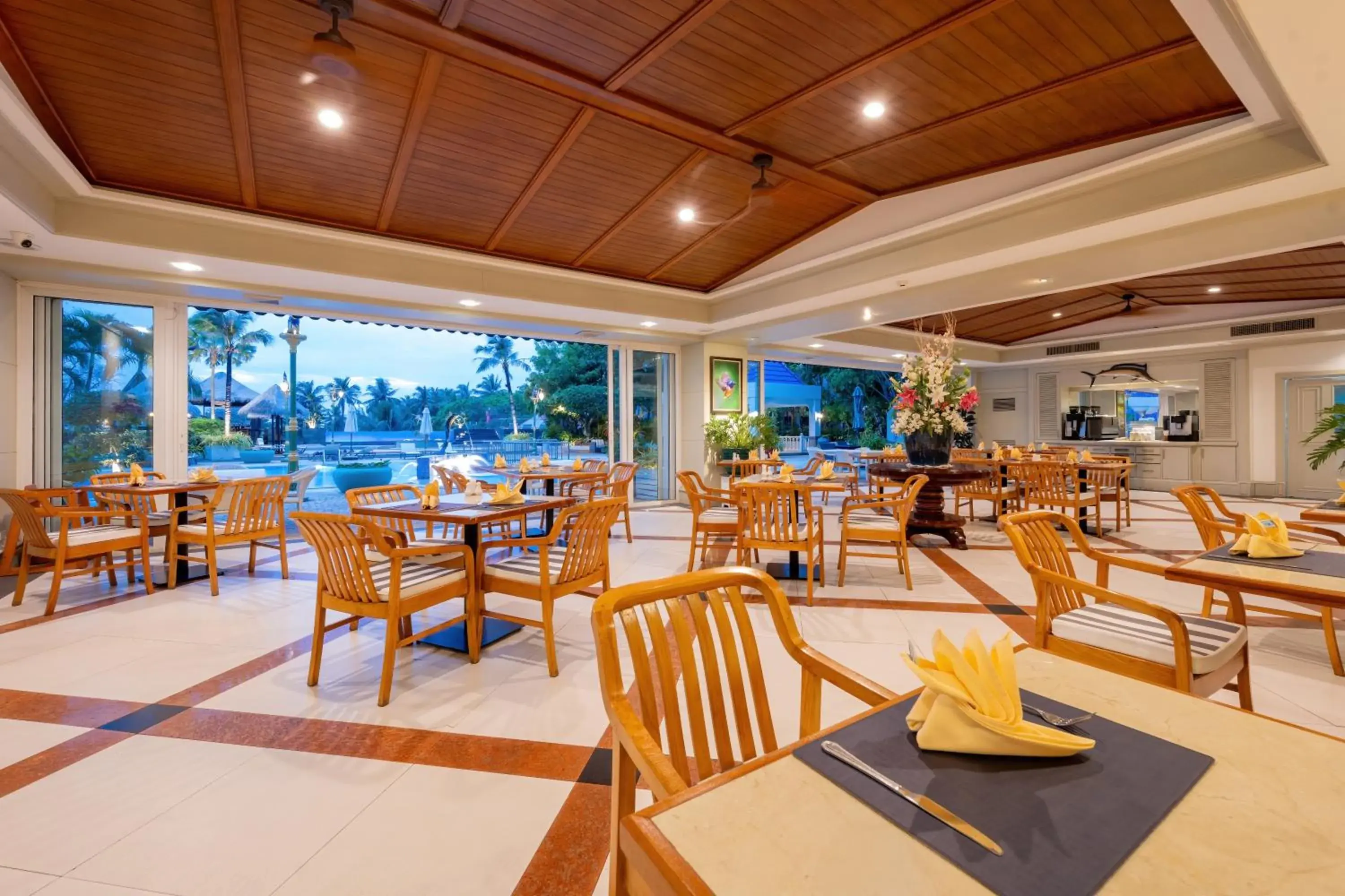 Restaurant/places to eat in Andaman Beach Suites Hotel, Patong Phuket Restaurant/places to eat in Andaman Beach Suites Hotel, Patong Phuket
