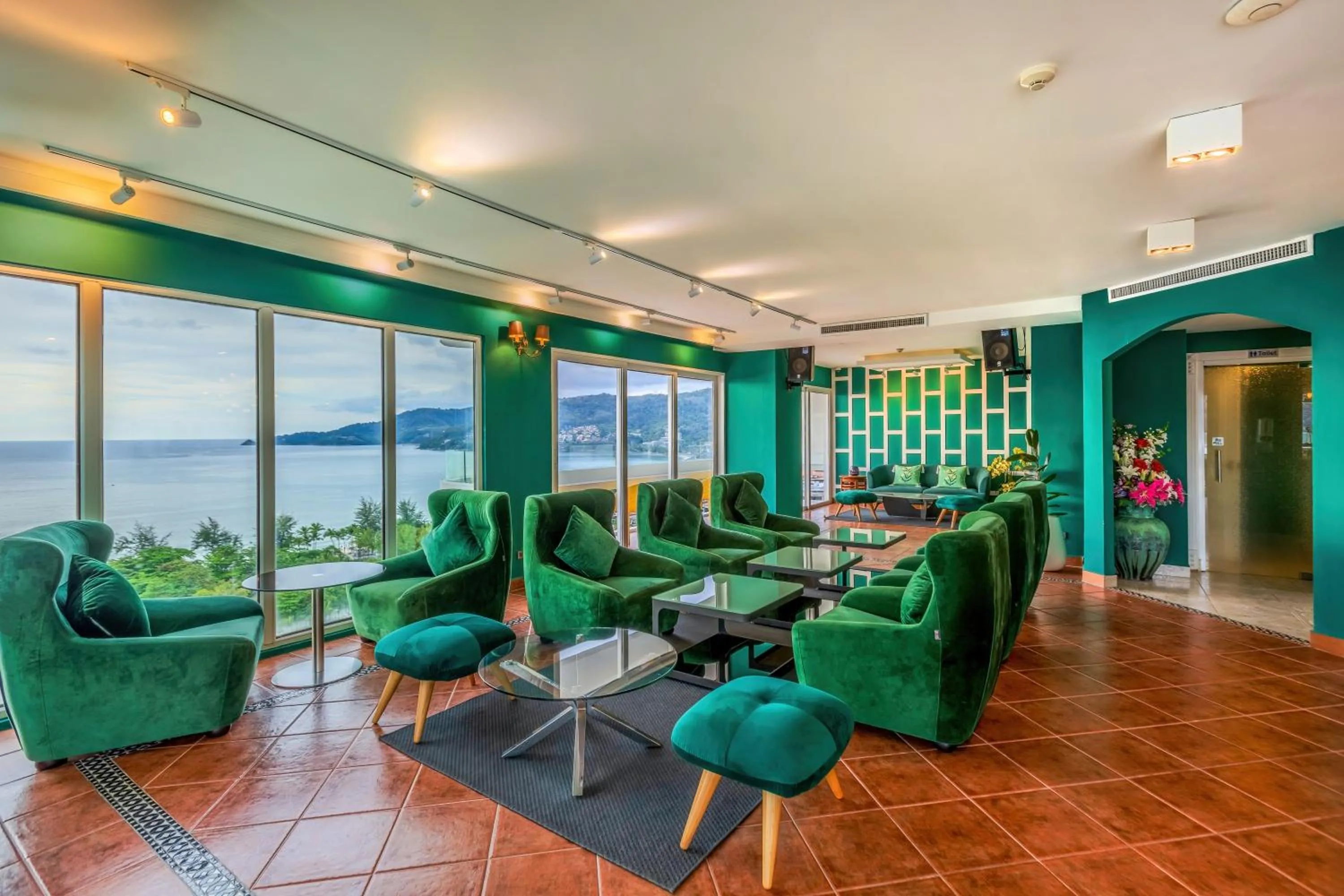 Lounge or bar in Andaman Beach Suites Hotel, Patong Phuket