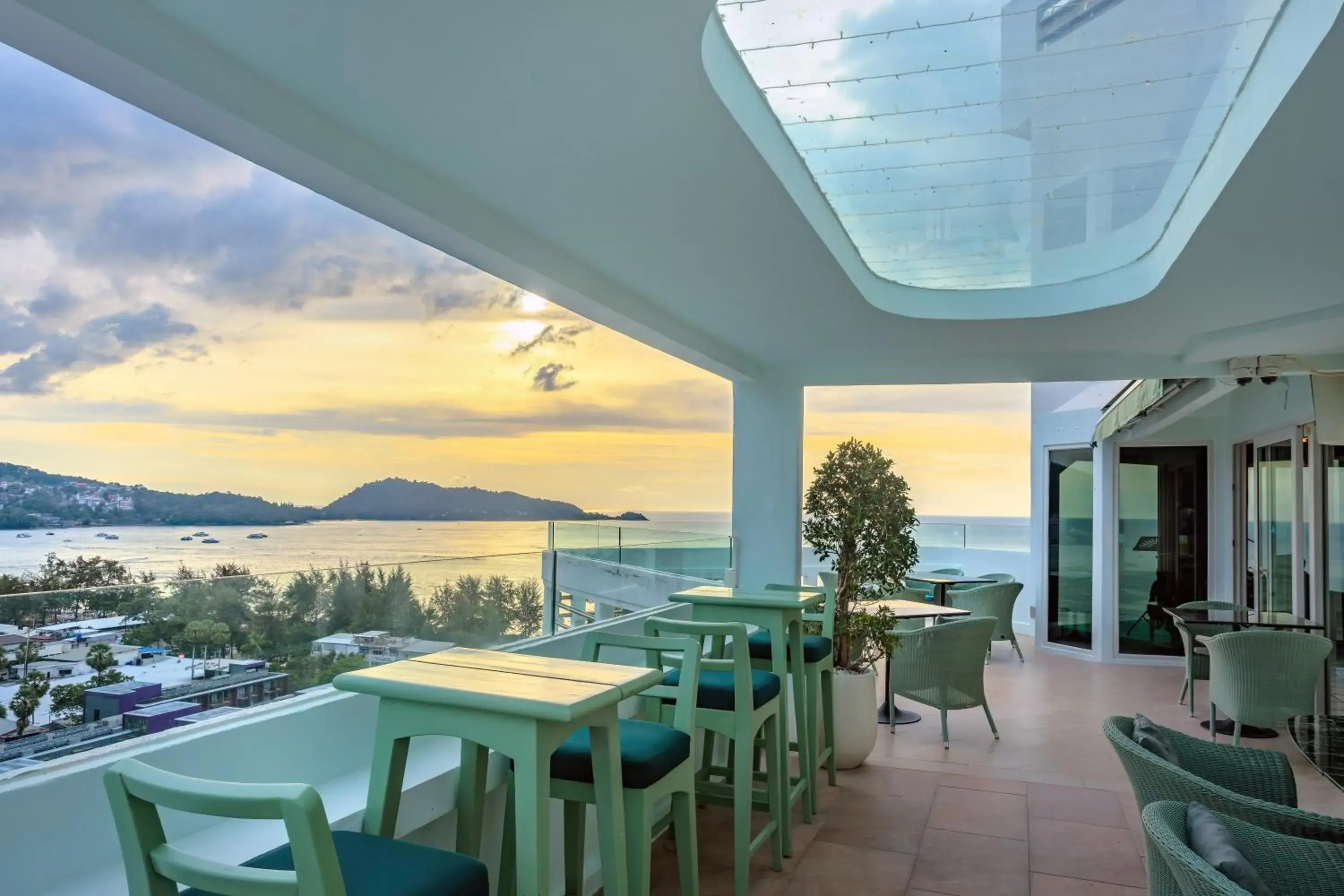 Lounge or bar in Andaman Beach Suites Hotel, Patong Phuket Lounge or bar in Andaman Beach Suites Hotel, Patong Phuket