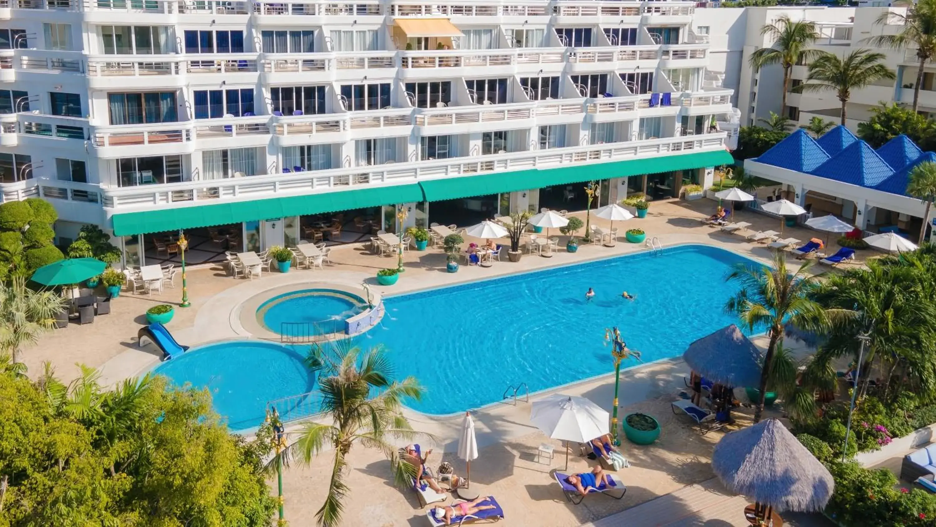 Swimming pool in Andaman Beach Suites Hotel, Patong Phuket Swimming pool in Andaman Beach Suites Hotel, Patong Phuket