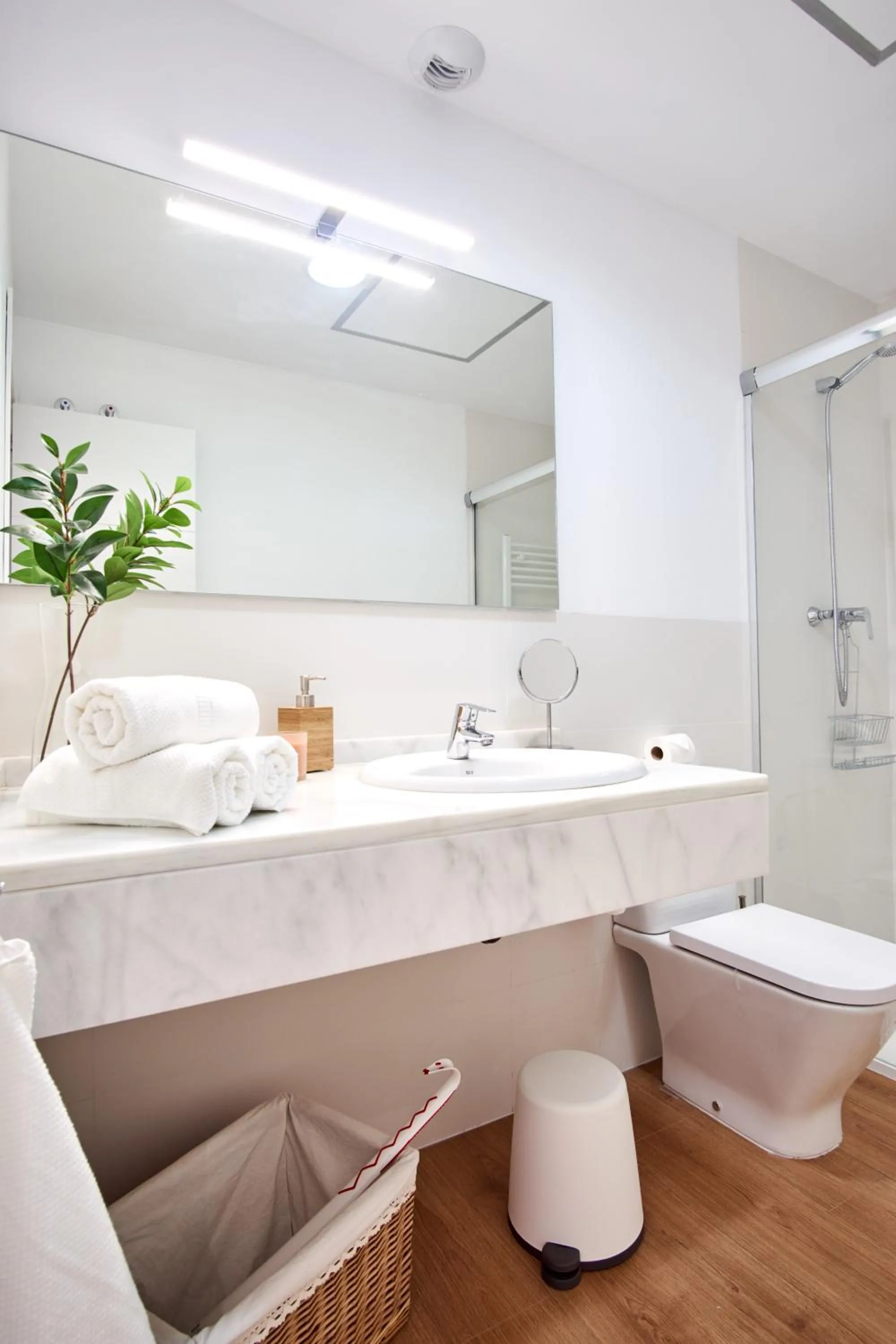 Virgen del Valle Deluxe Suite by Valcambre