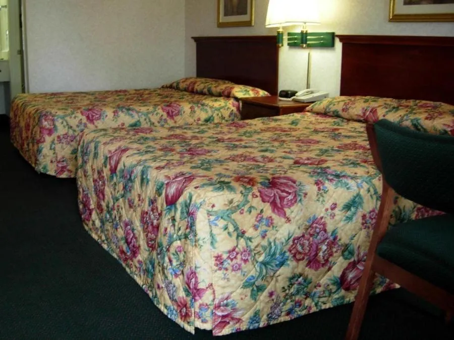 Bed in America's Best Inn & Suites - Decatur