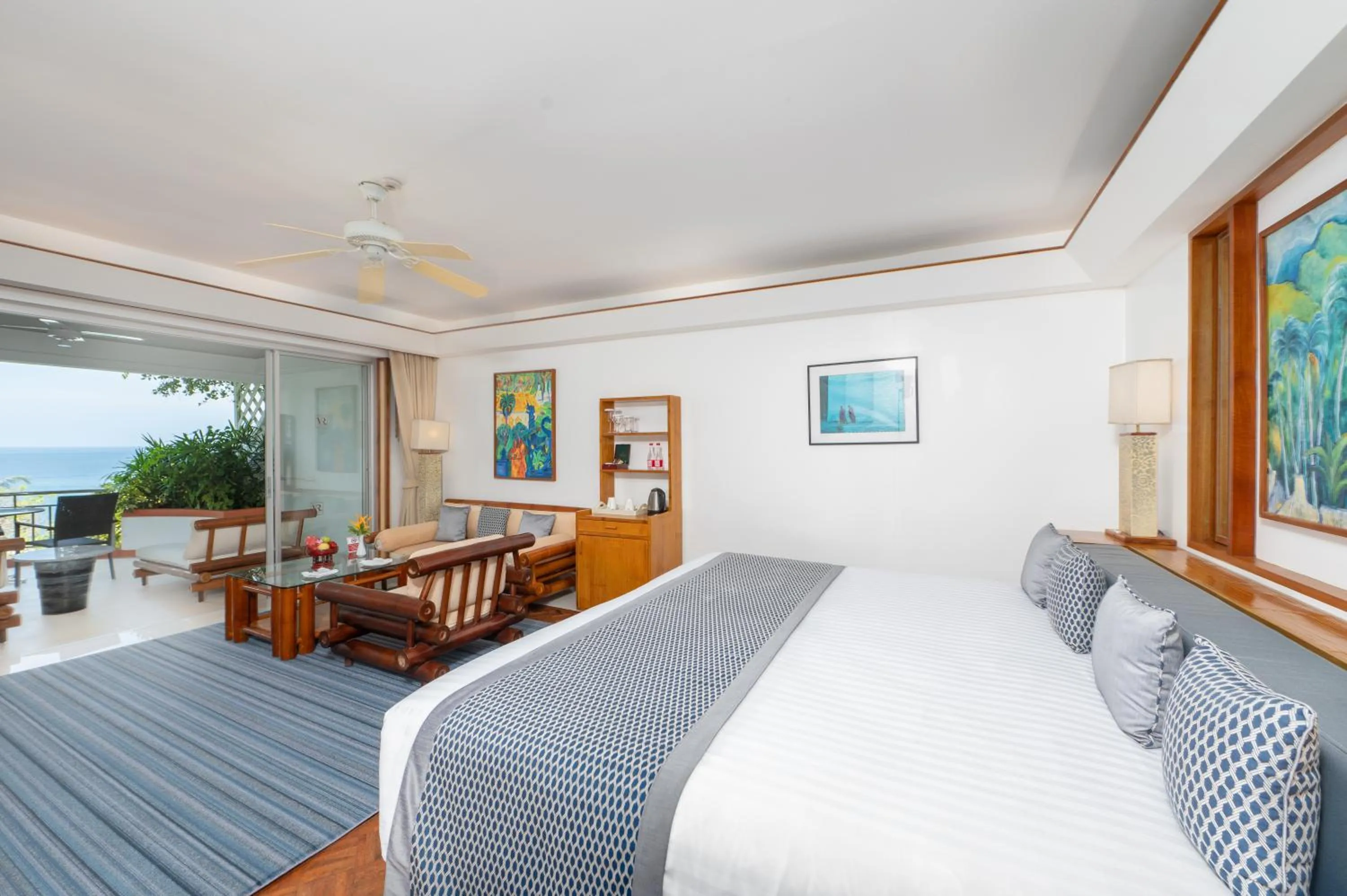 Bed in Mom Tri's Villa Royale - SHA Plus