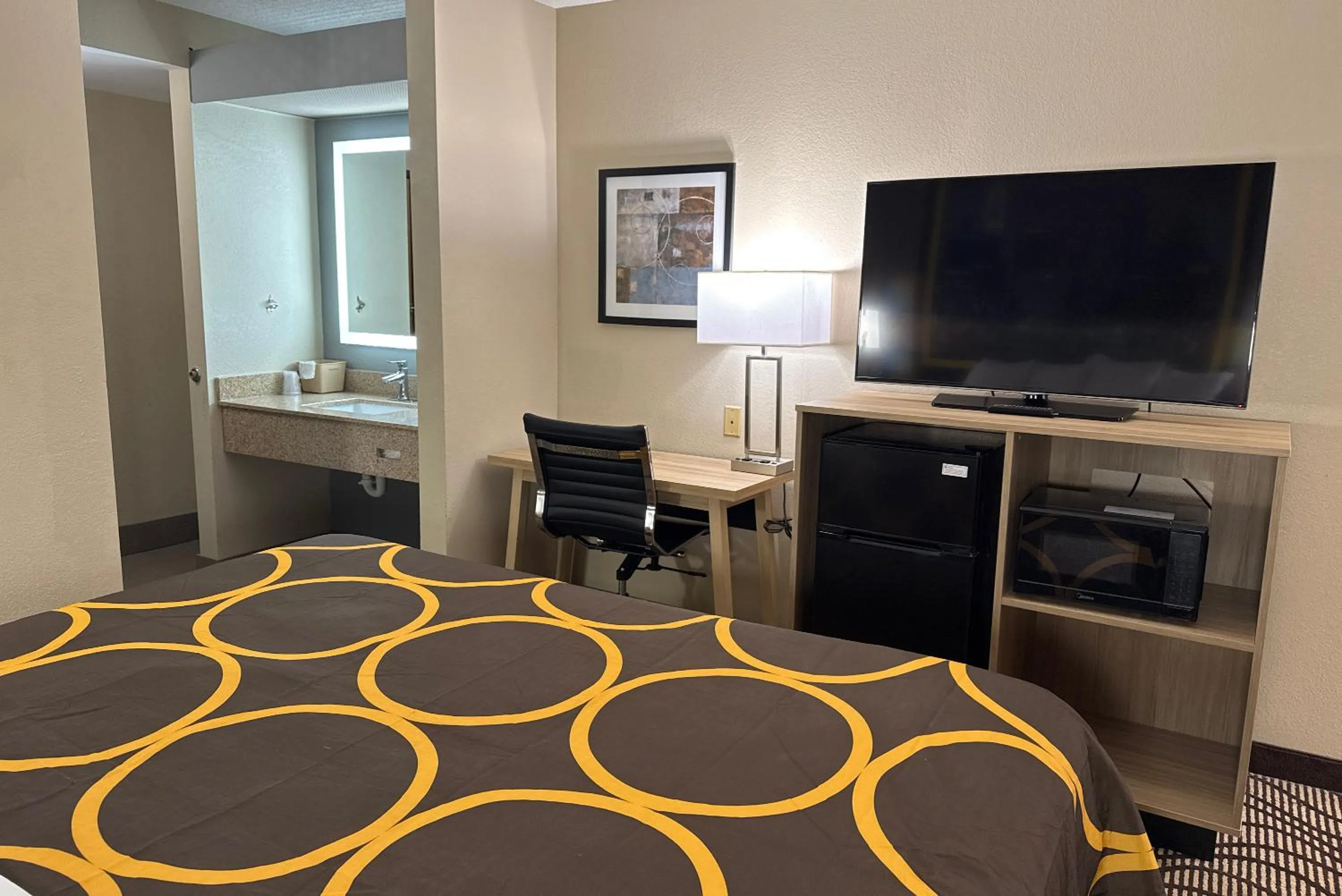 Bed in Super 8 by Wyndham Mars/Cranberry/Pittsburgh Area