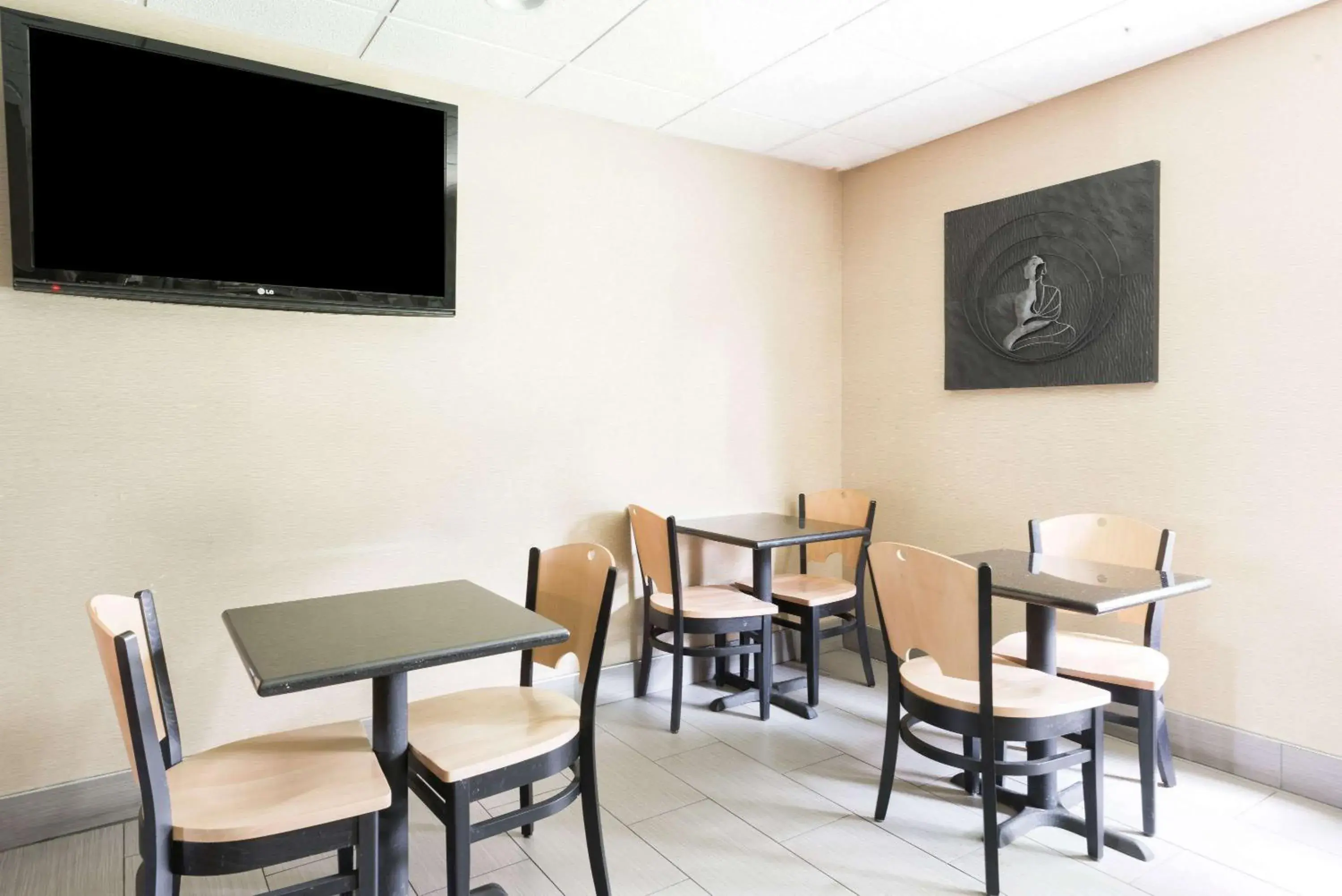 Restaurant/places to eat in Super 8 by Wyndham Mars/Cranberry/Pittsburgh Area Restaurant/places to eat in Super 8 by Wyndham Mars/Cranberry/Pittsburgh Area