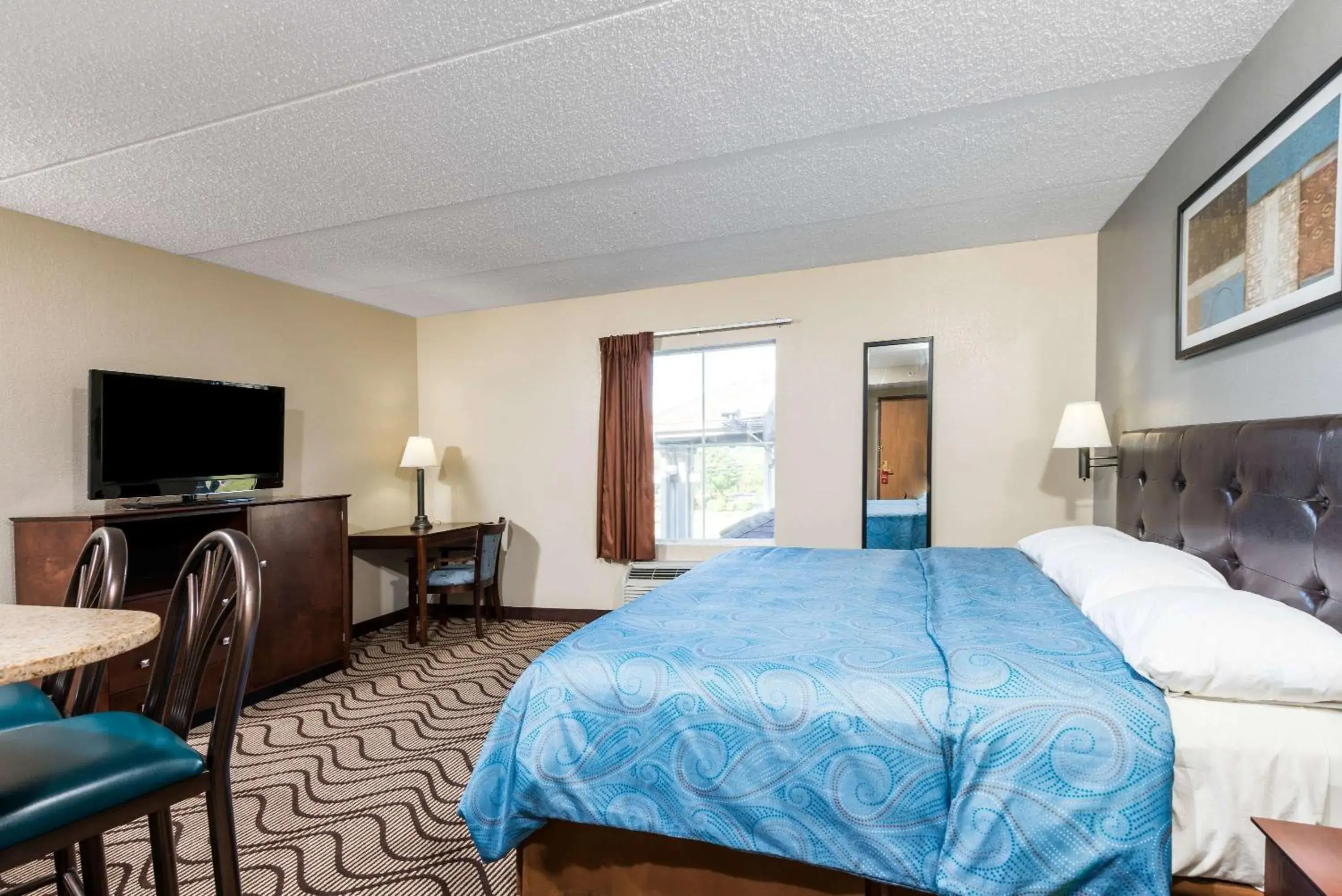 On site, Bed in Super 8 by Wyndham Mars/Cranberry/Pittsburgh Area On site, Bed in Super 8 by Wyndham Mars/Cranberry/Pittsburgh Area