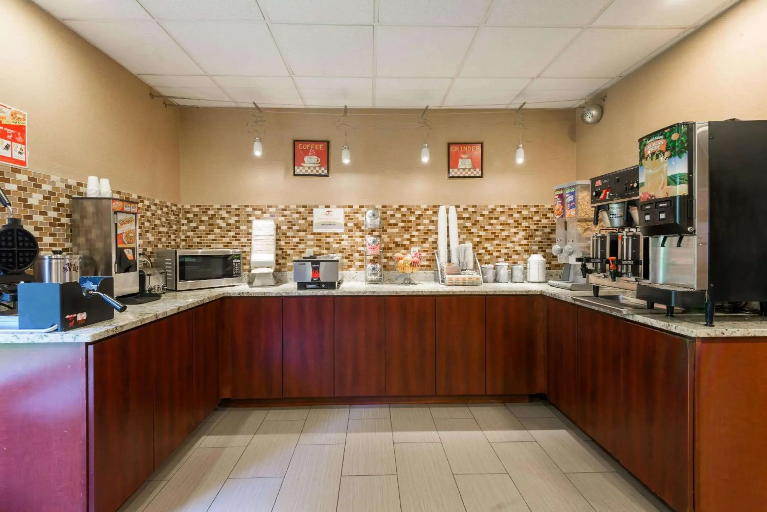 Restaurant/places to eat in Super 8 by Wyndham Mars/Cranberry/Pittsburgh Area Restaurant/places to eat in Super 8 by Wyndham Mars/Cranberry/Pittsburgh Area