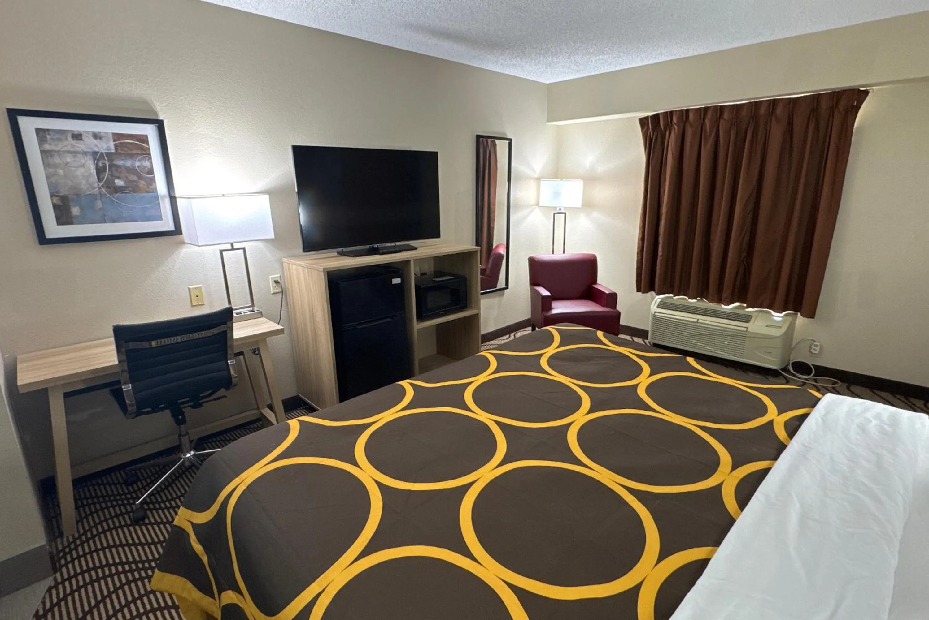 Bed in Super 8 by Wyndham Mars/Cranberry/Pittsburgh Area