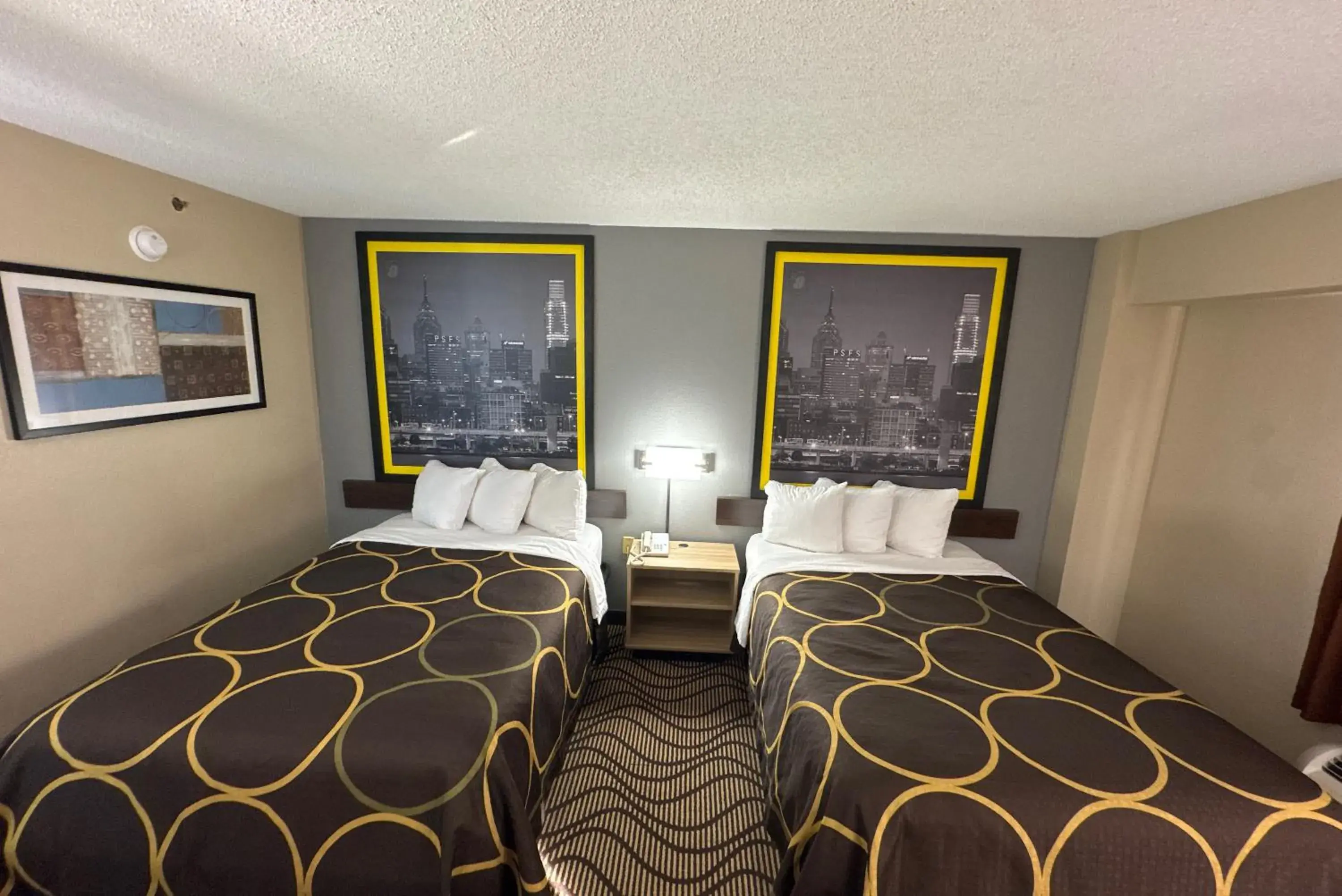 Bed in Super 8 by Wyndham Mars/Cranberry/Pittsburgh Area Bed in Super 8 by Wyndham Mars/Cranberry/Pittsburgh Area