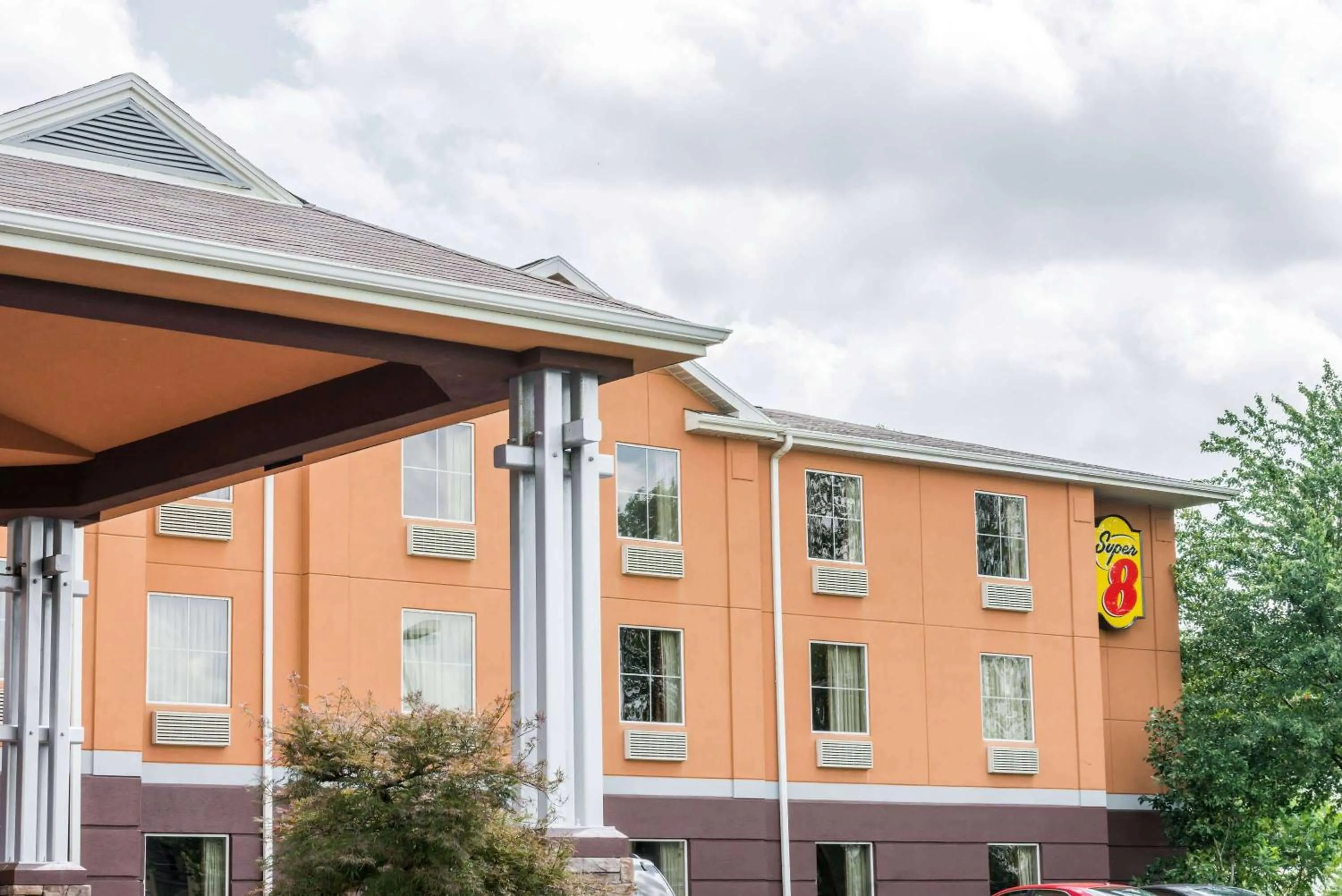 Property building in Super 8 by Wyndham Mars/Cranberry/Pittsburgh Area