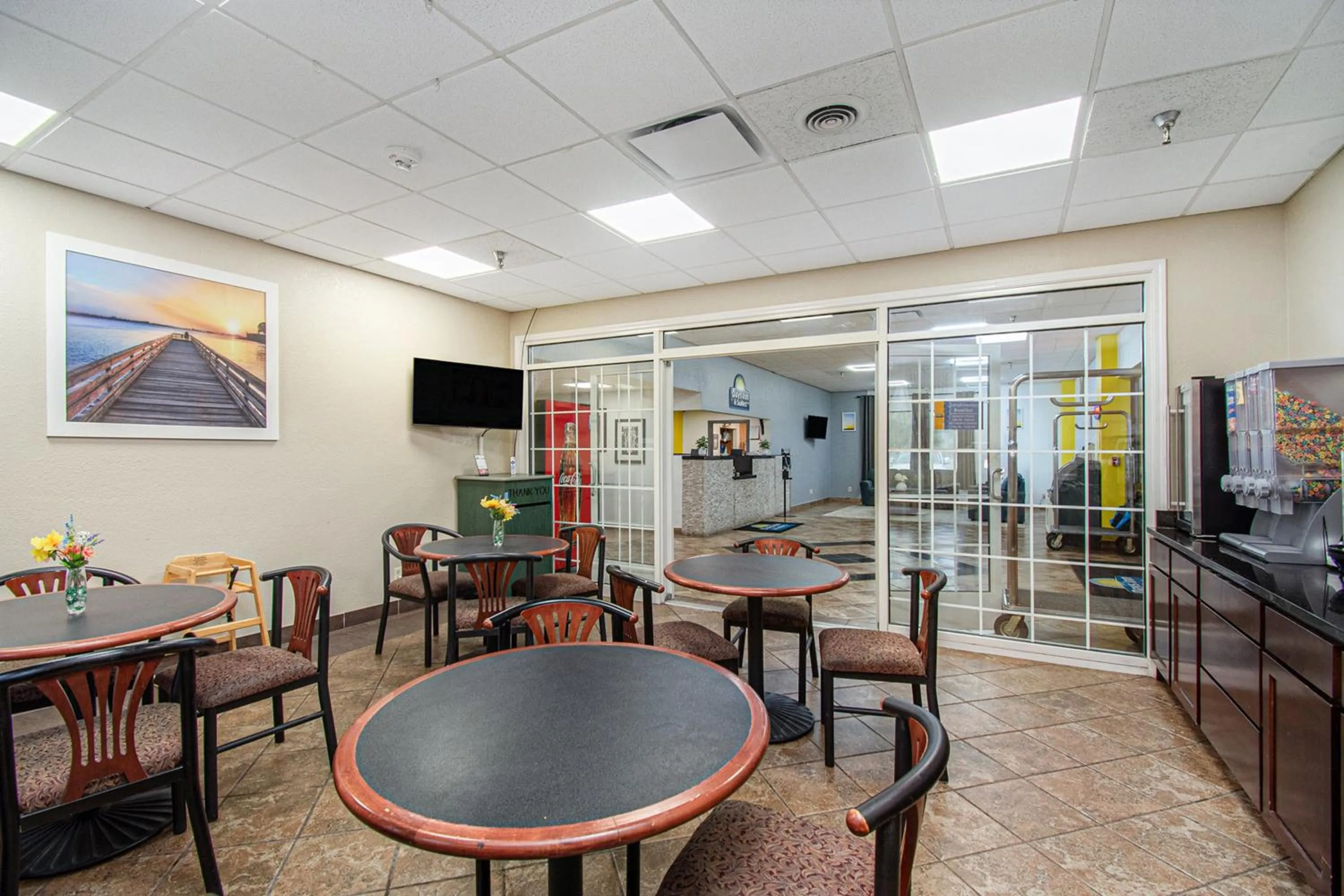Breakfast in Days Inn & Suites by Wyndham Mt Pleasant