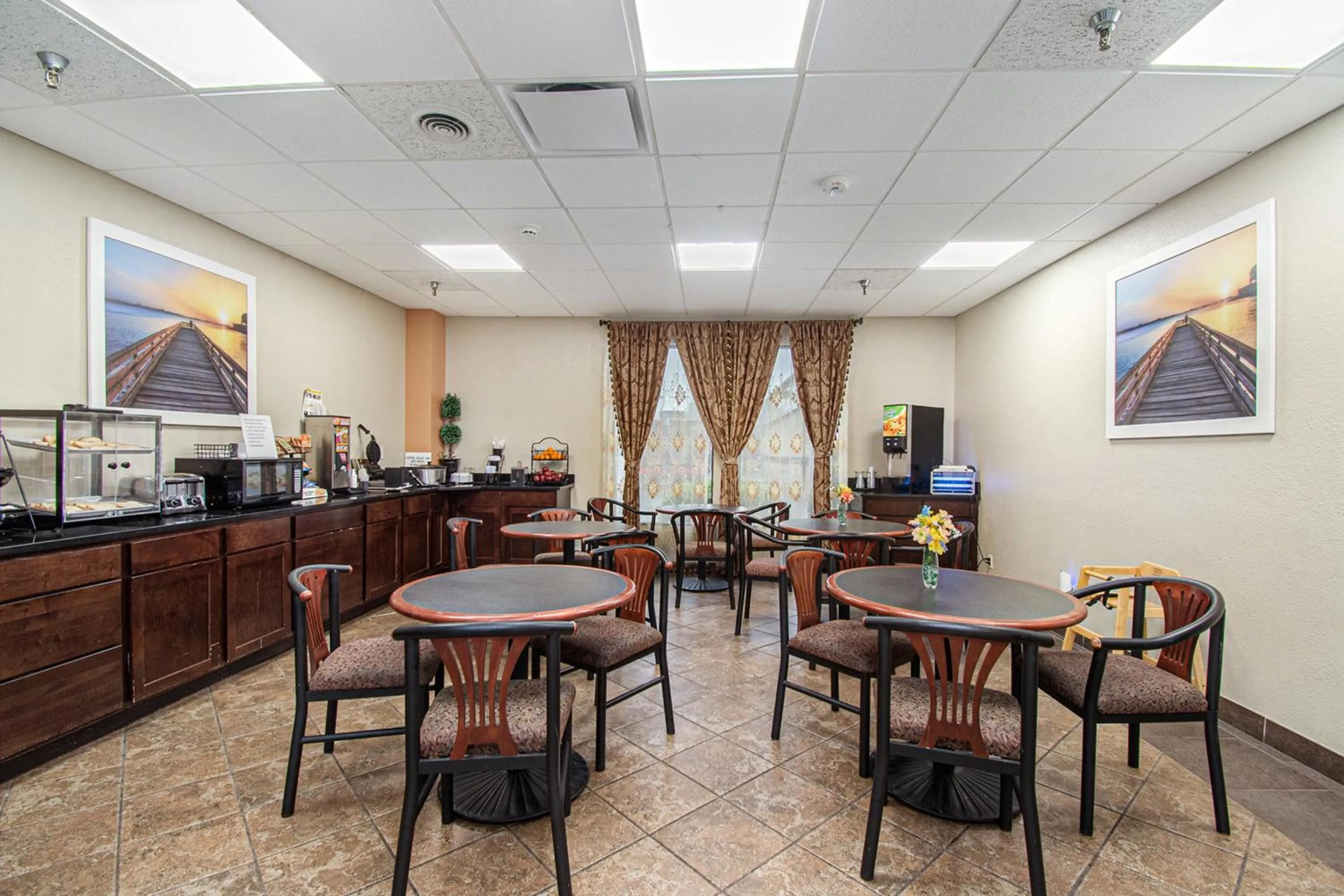 Breakfast in Days Inn & Suites by Wyndham Mt Pleasant