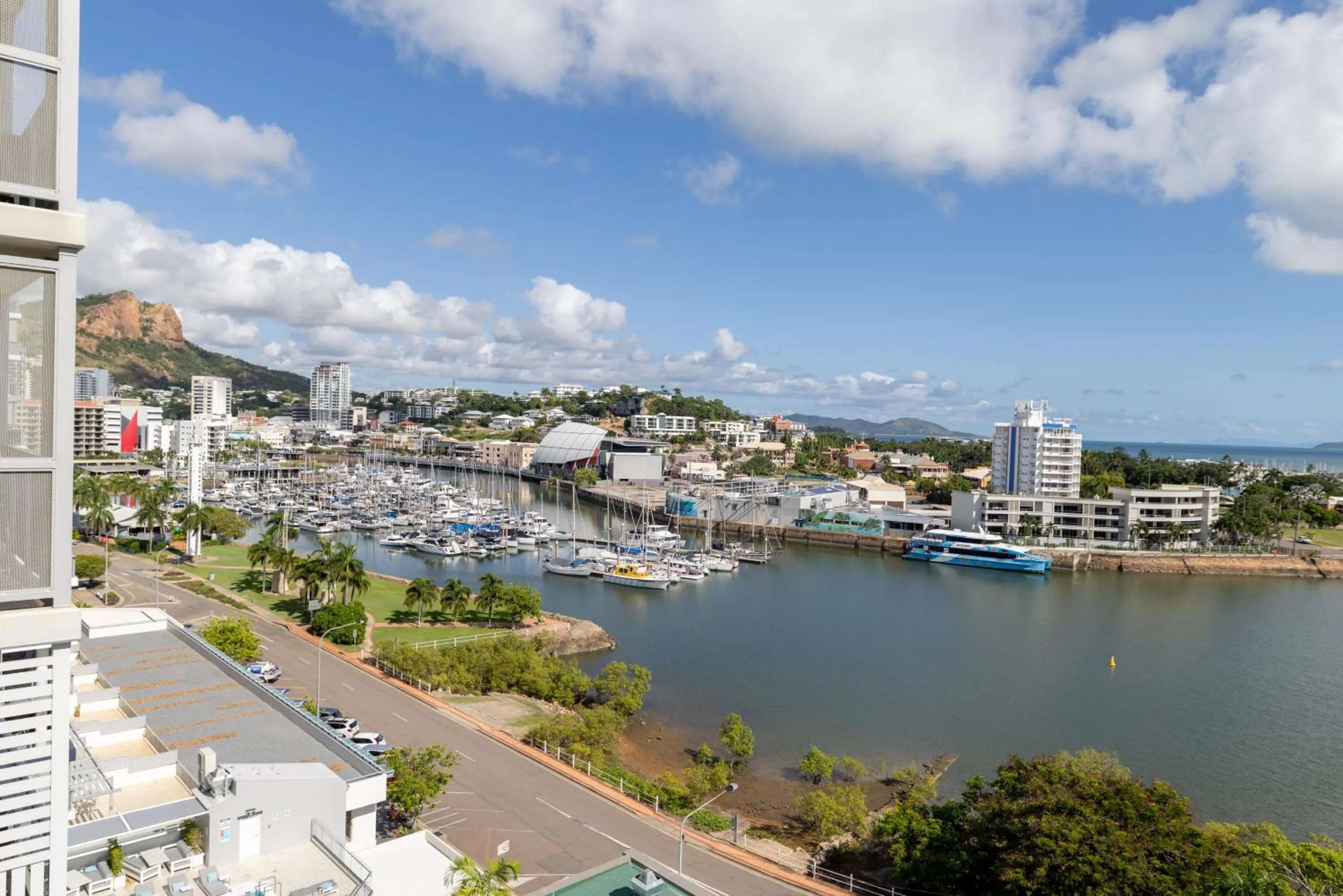 Natural landscape in Oaks Townsville Hotel