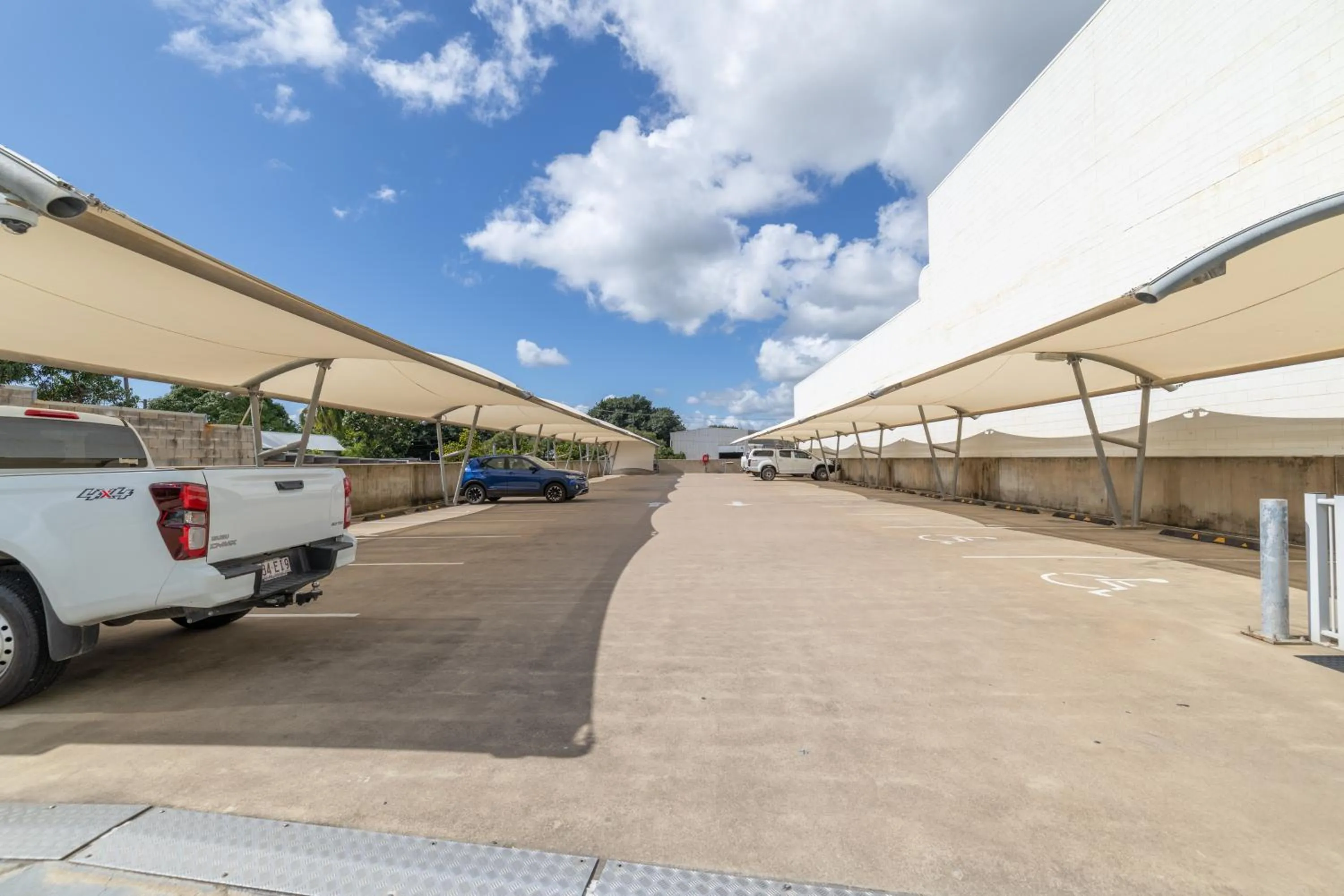 Parking in Oaks Townsville Hotel