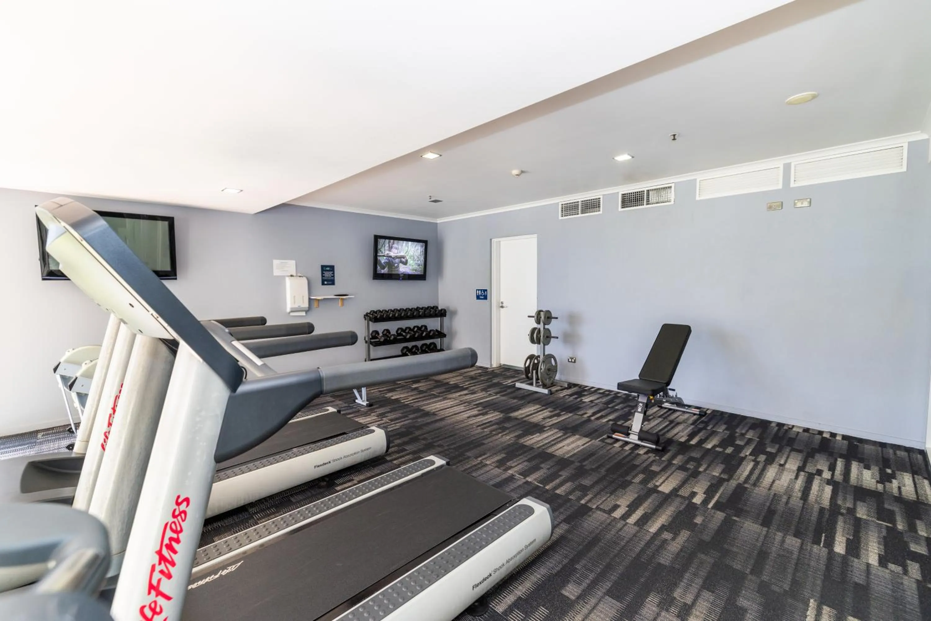 Fitness centre/facilities in Oaks Townsville Hotel