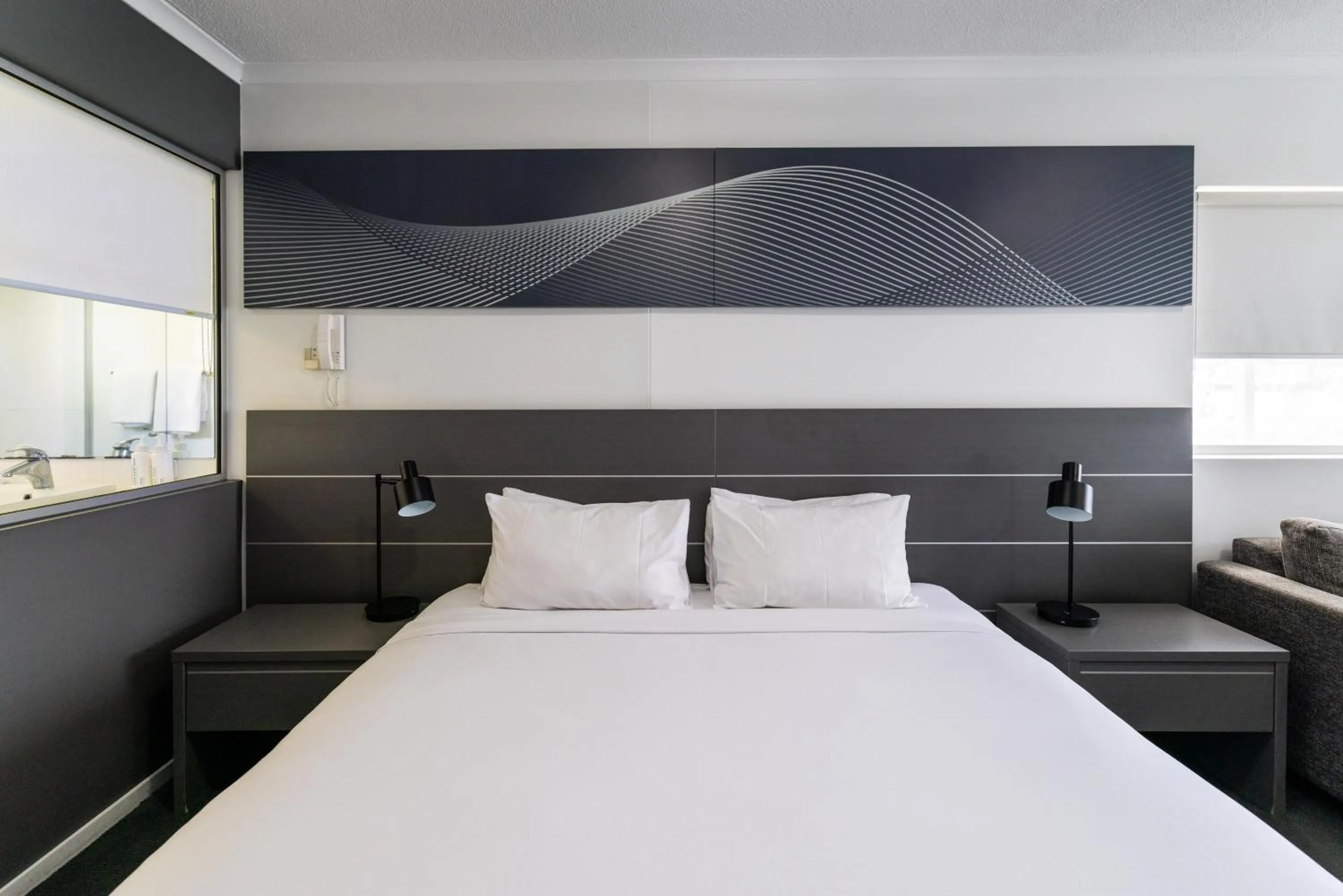 Bed in Oaks Townsville Hotel