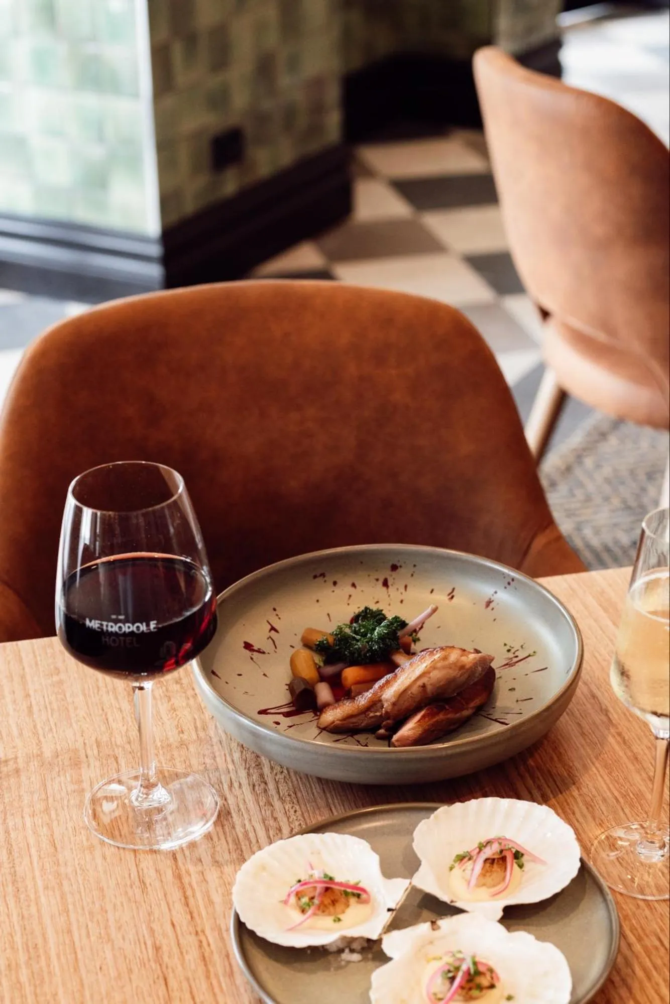 Restaurant/places to eat in Oaks Townsville Hotel