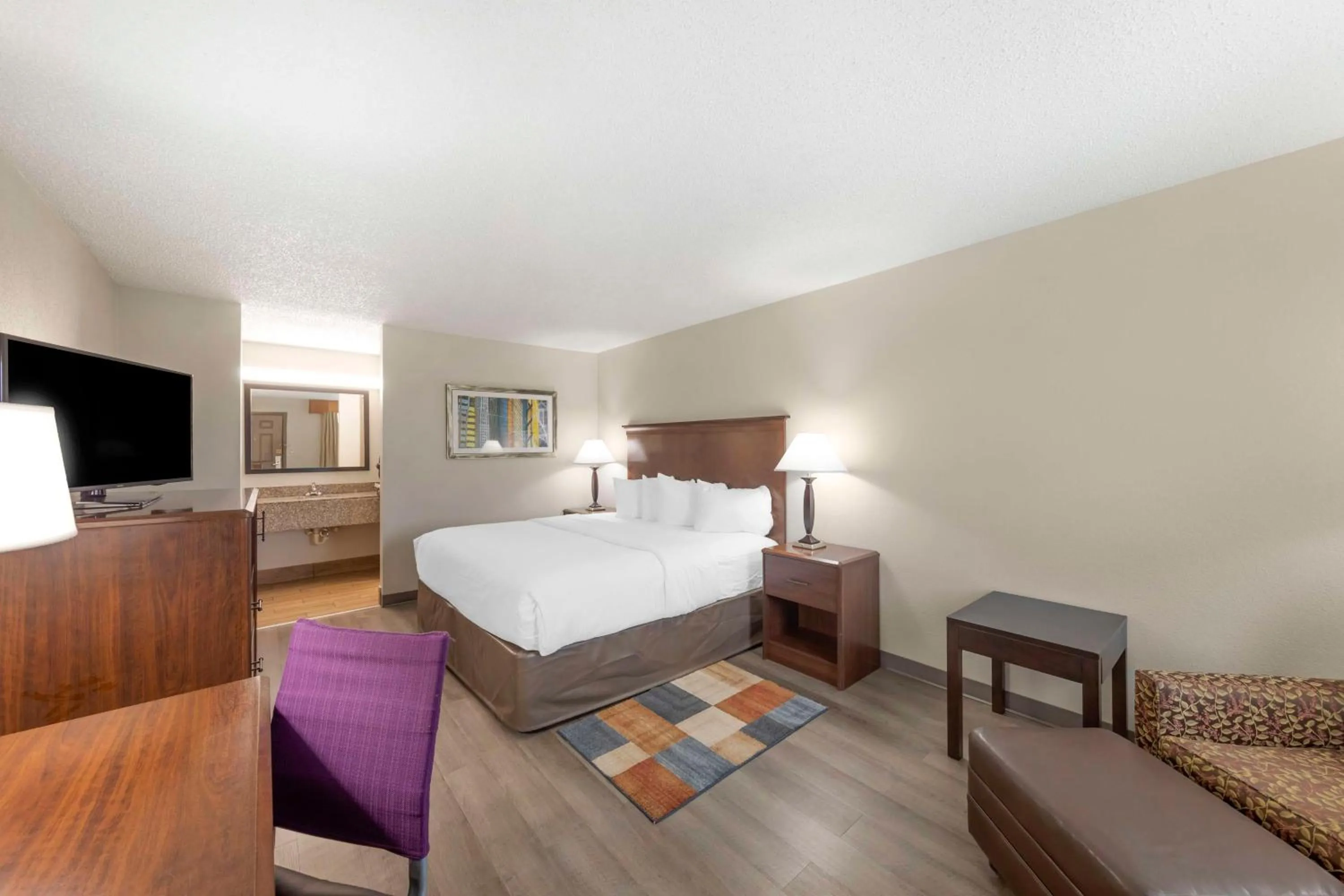 Bedroom, Bed in Best Western Athens Inn