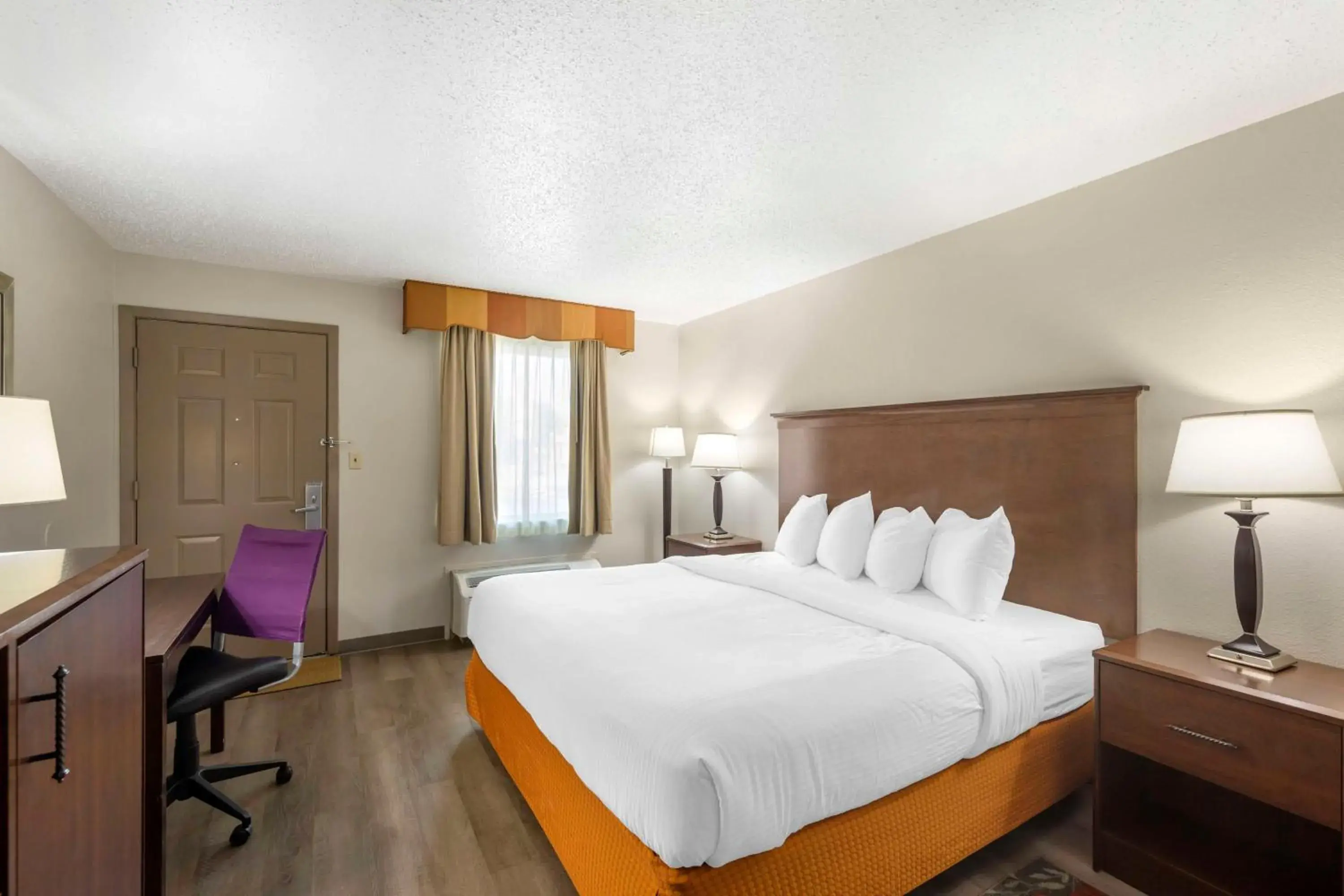 Bedroom, Bed in Best Western Athens Inn Bedroom, Bed in Best Western Athens Inn