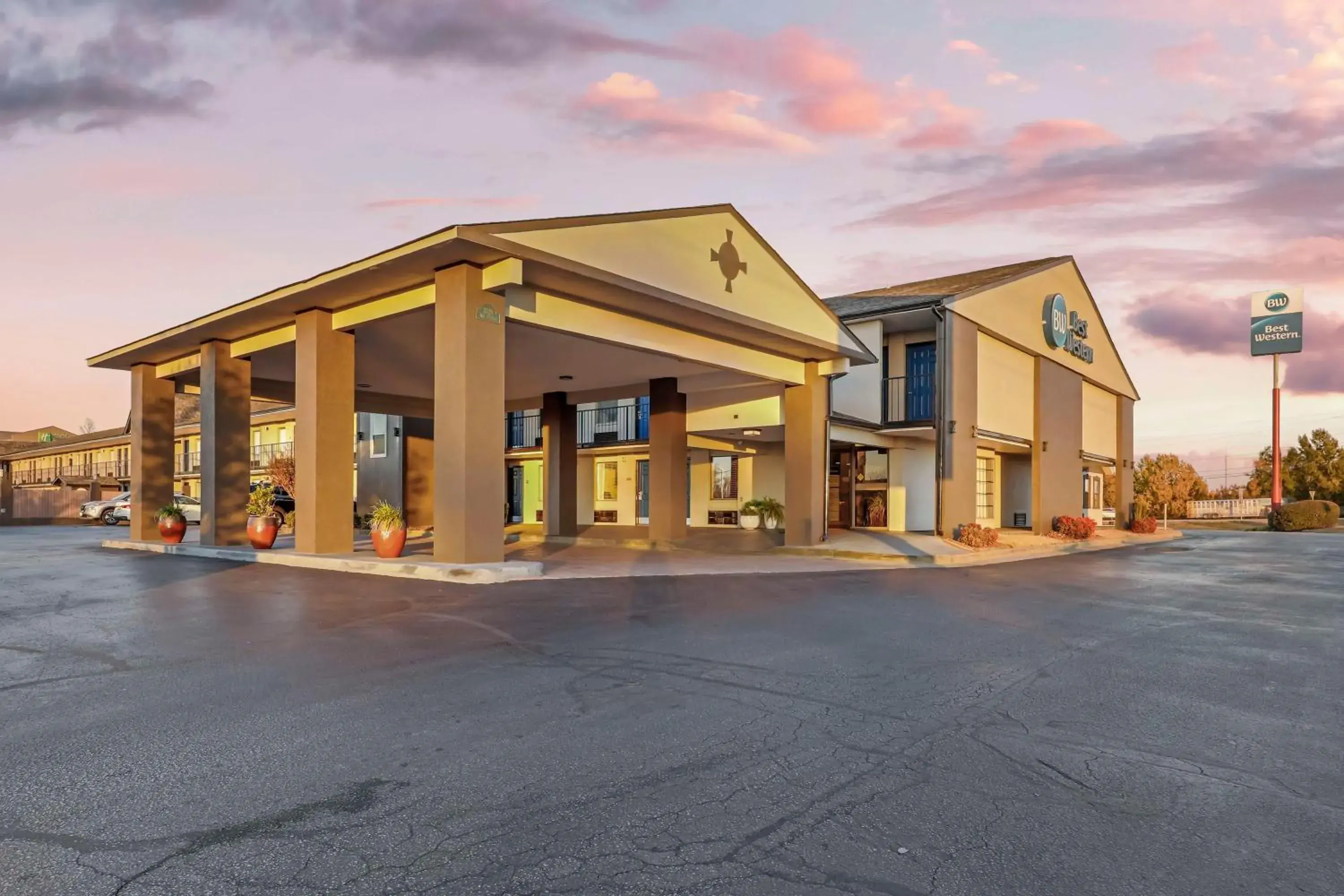 Property building in Best Western Athens Inn Property building in Best Western Athens Inn