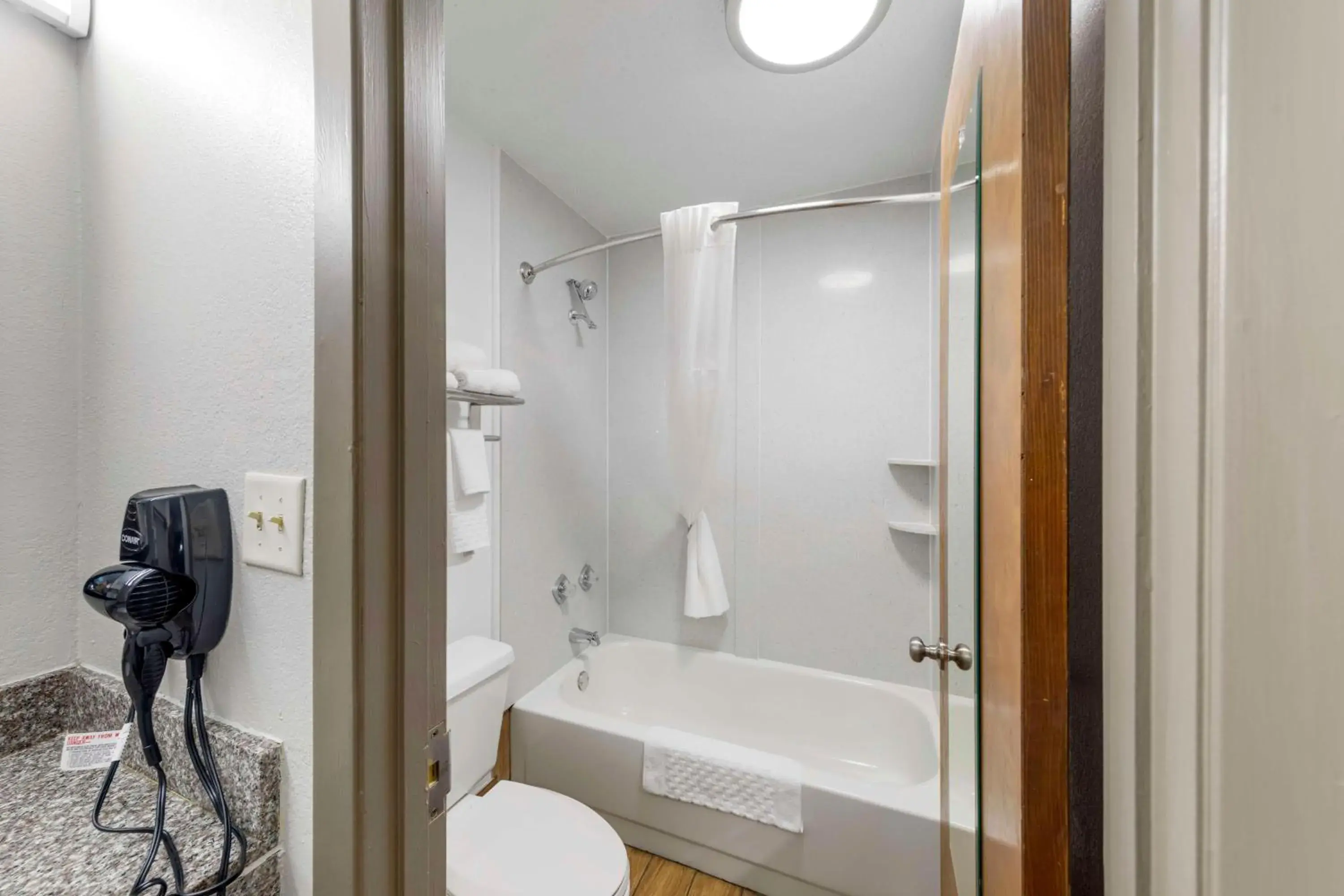 Bathroom in Best Western Athens Inn Bathroom in Best Western Athens Inn