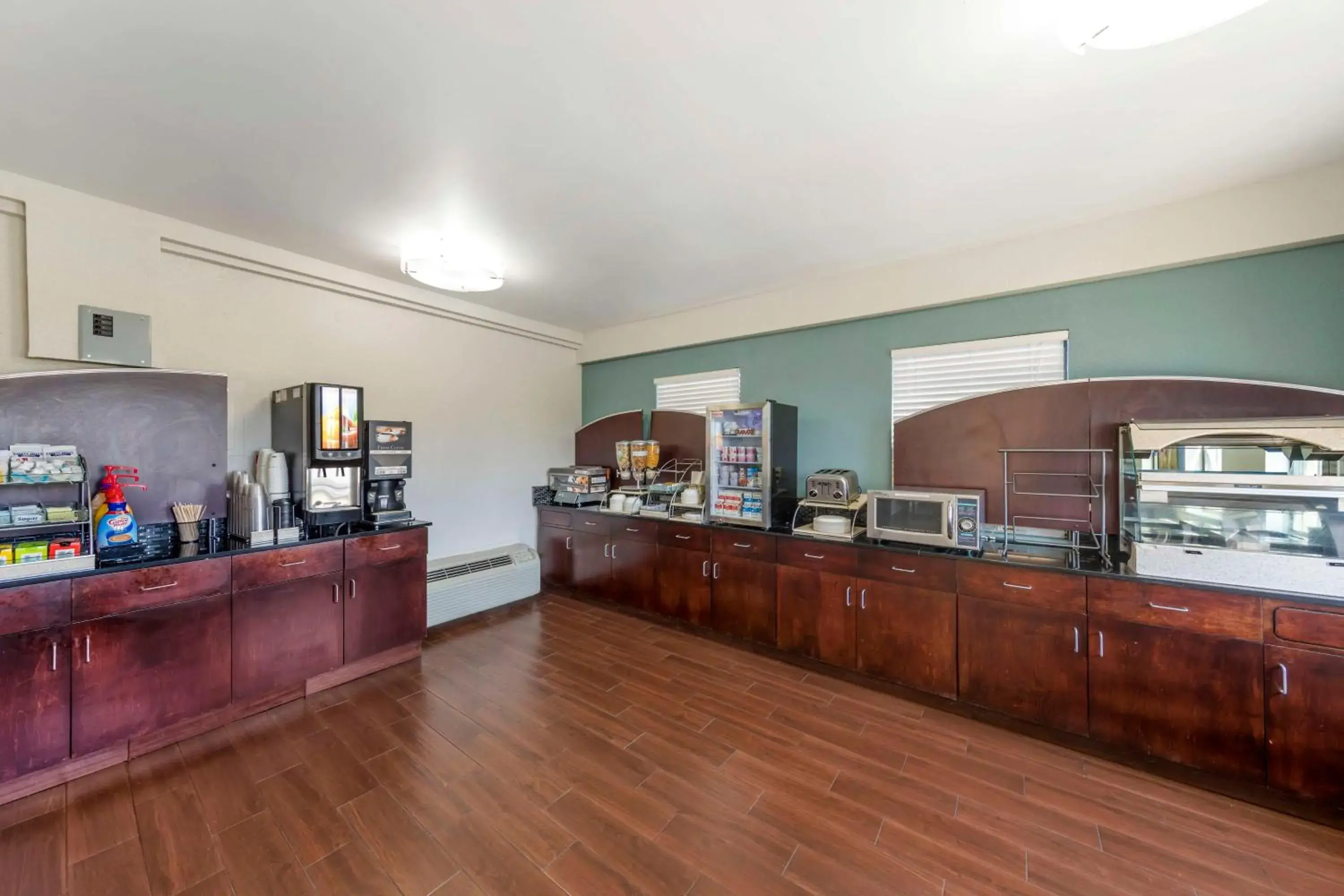 Breakfast in Best Western Athens Inn Breakfast in Best Western Athens Inn