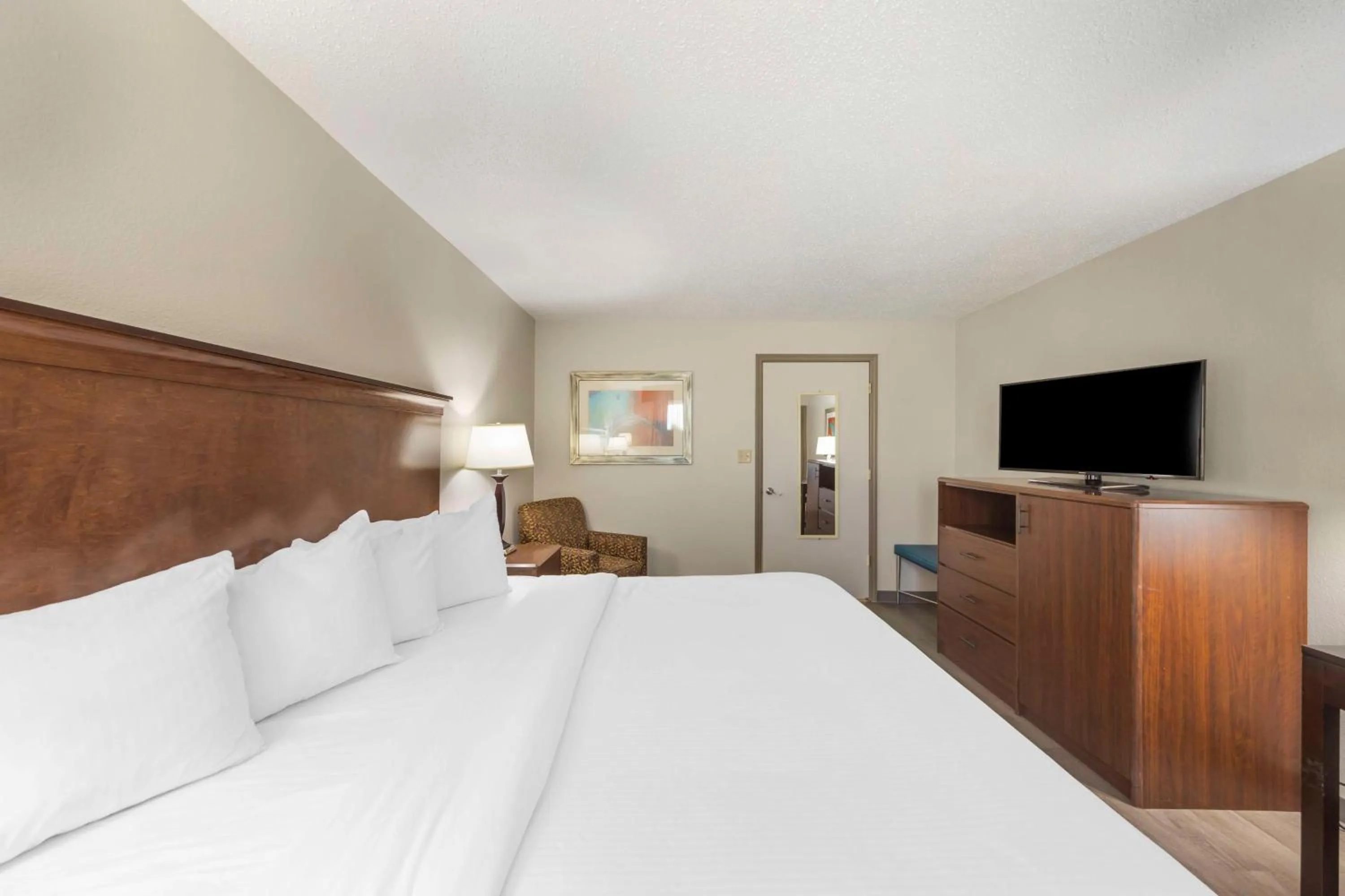 Bedroom, Bed in Best Western Athens Inn