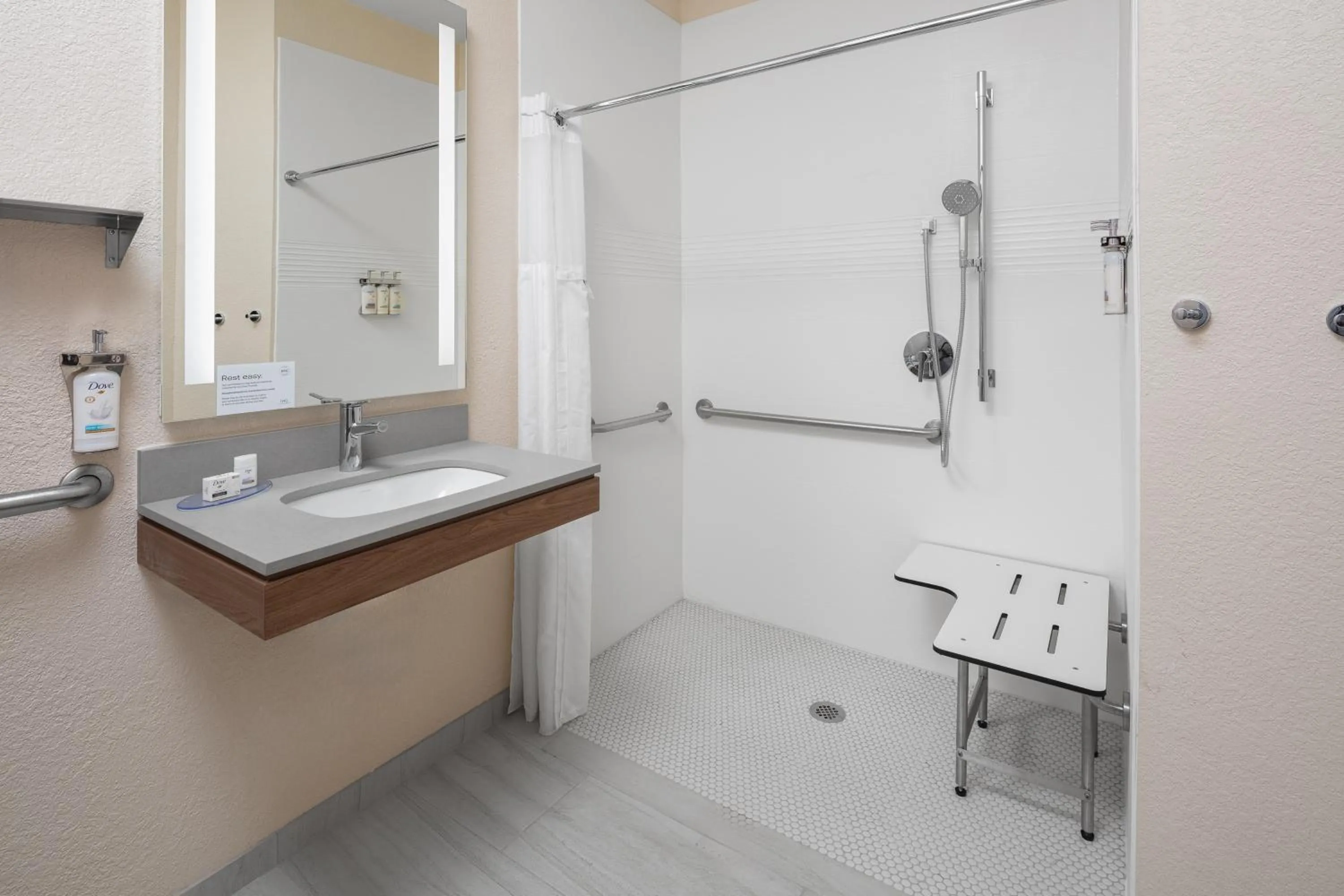 Bathroom in Candlewood Suites St. Robert by IHG