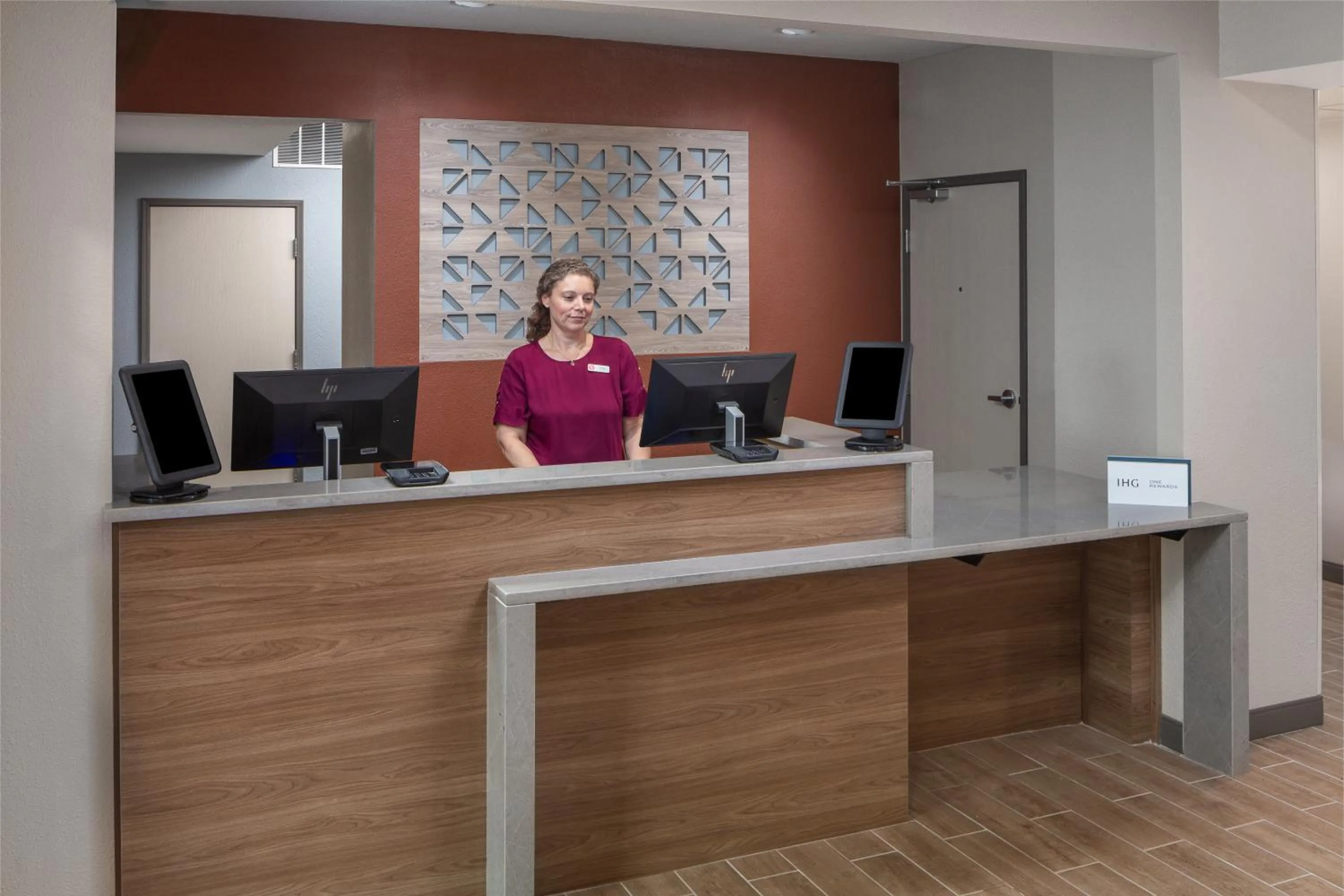 Staff in Candlewood Suites St. Robert by IHG