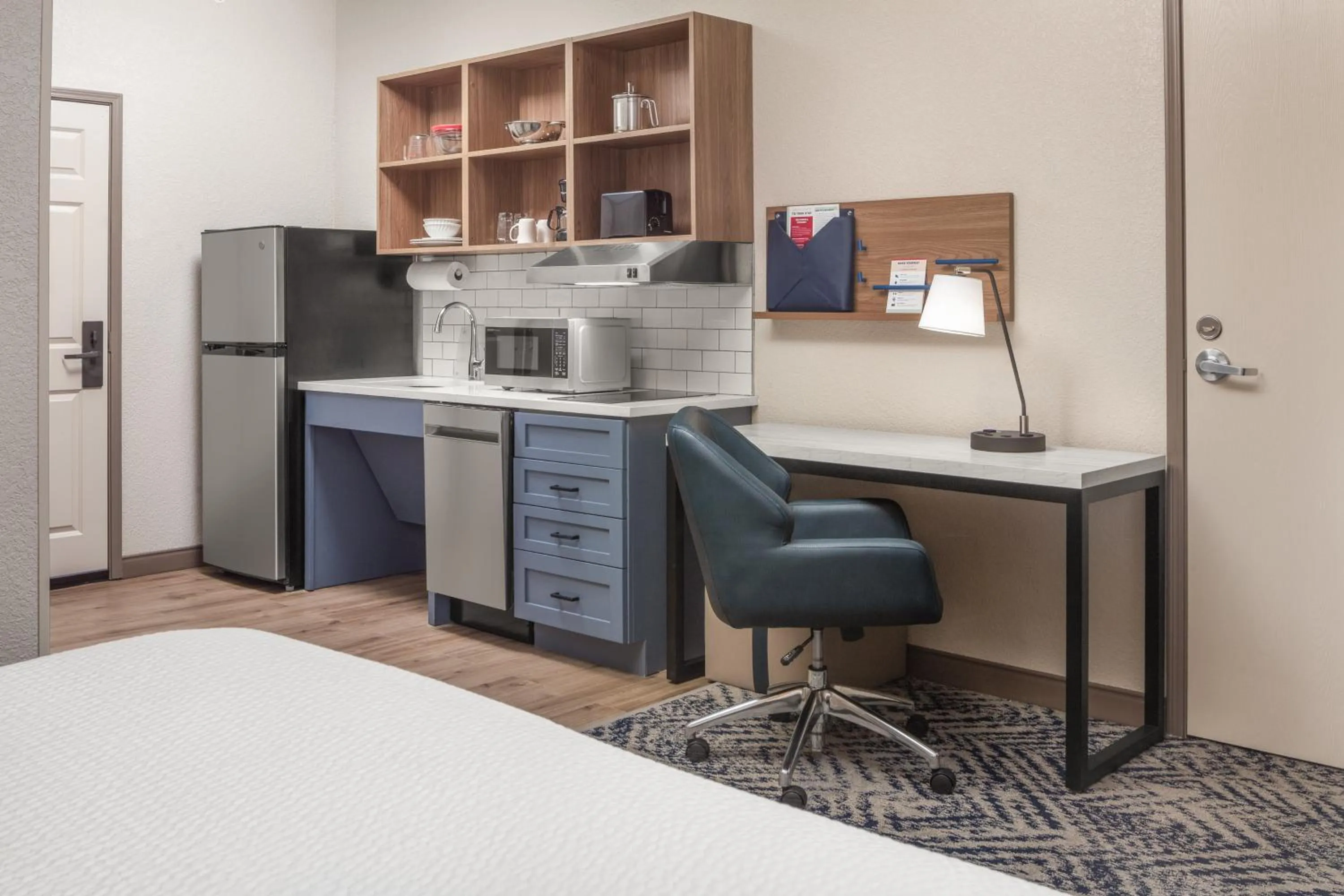 Photo of the whole room, Bed in Candlewood Suites St. Robert by IHG