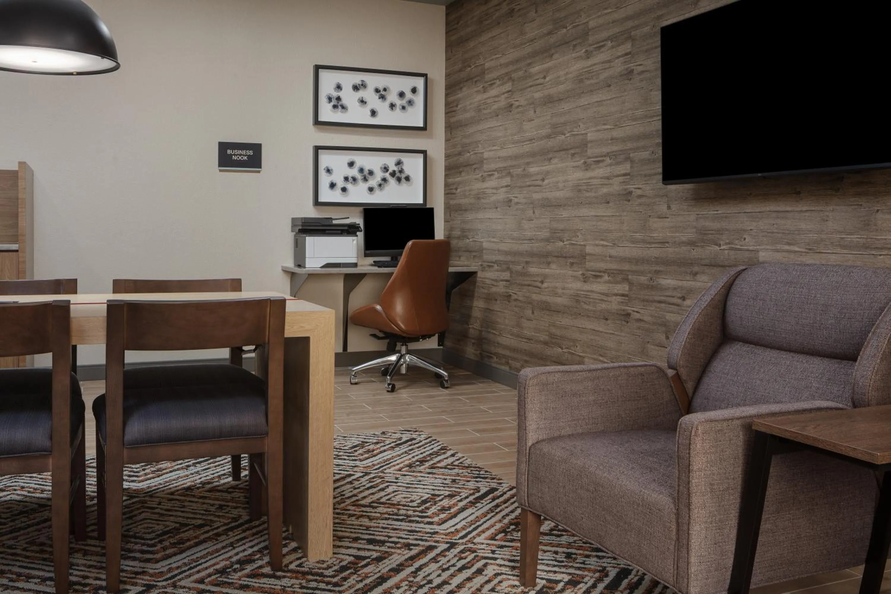 Business facilities in Candlewood Suites St. Robert by IHG