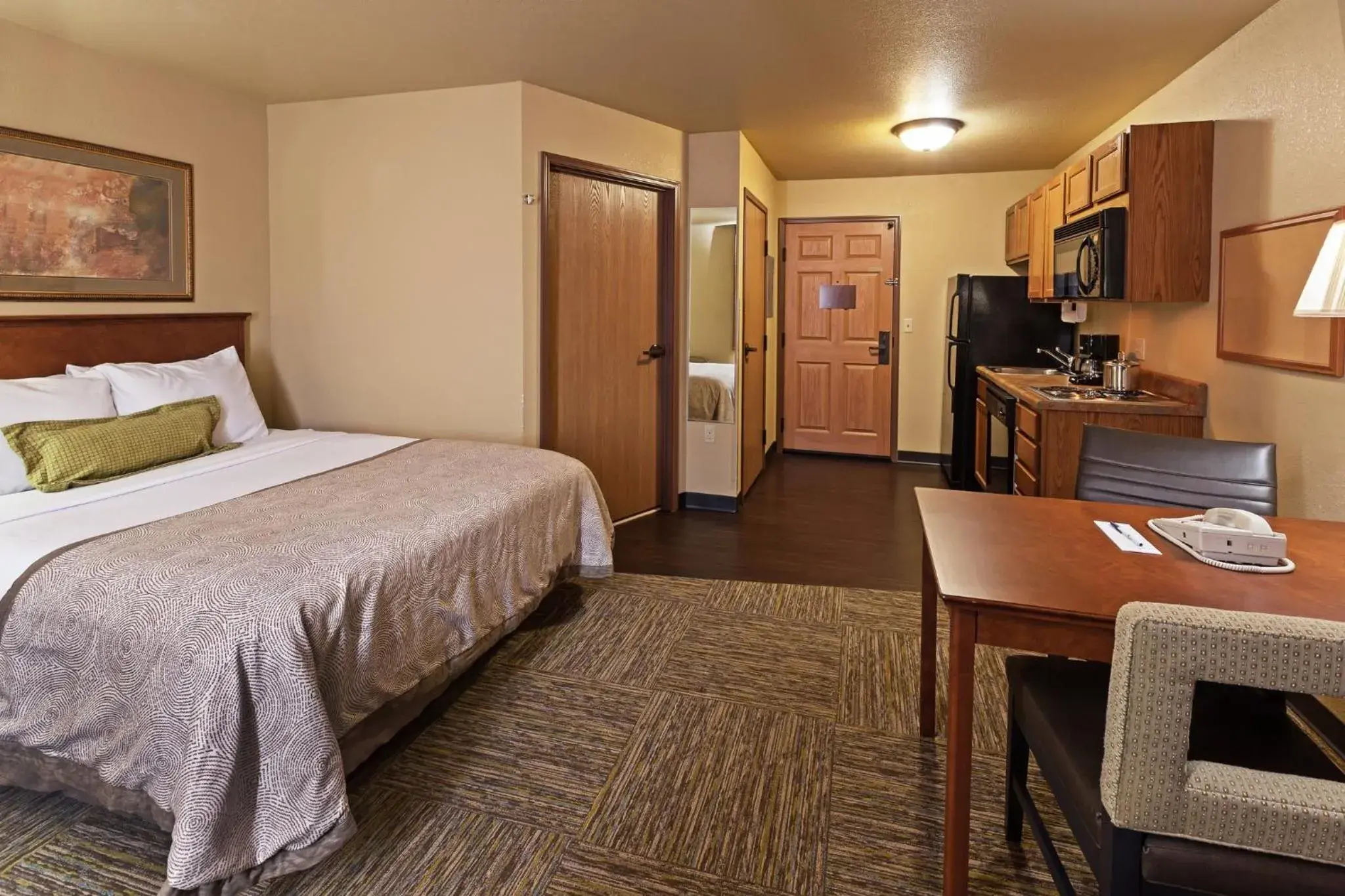 Photo of the whole room, Bed in Candlewood Suites St. Robert by IHG Photo of the whole room, Bed in Candlewood Suites St. Robert by IHG