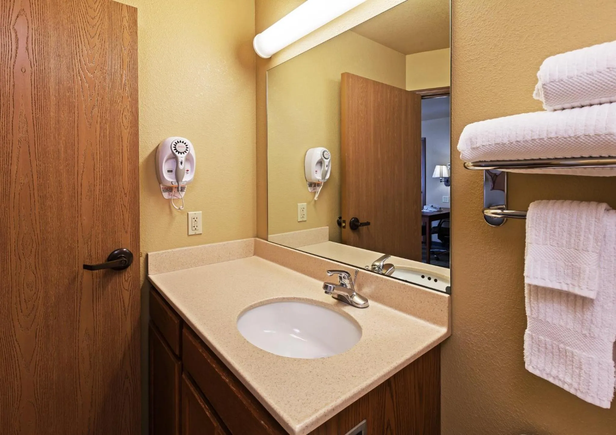 Bathroom in Candlewood Suites St. Robert by IHG