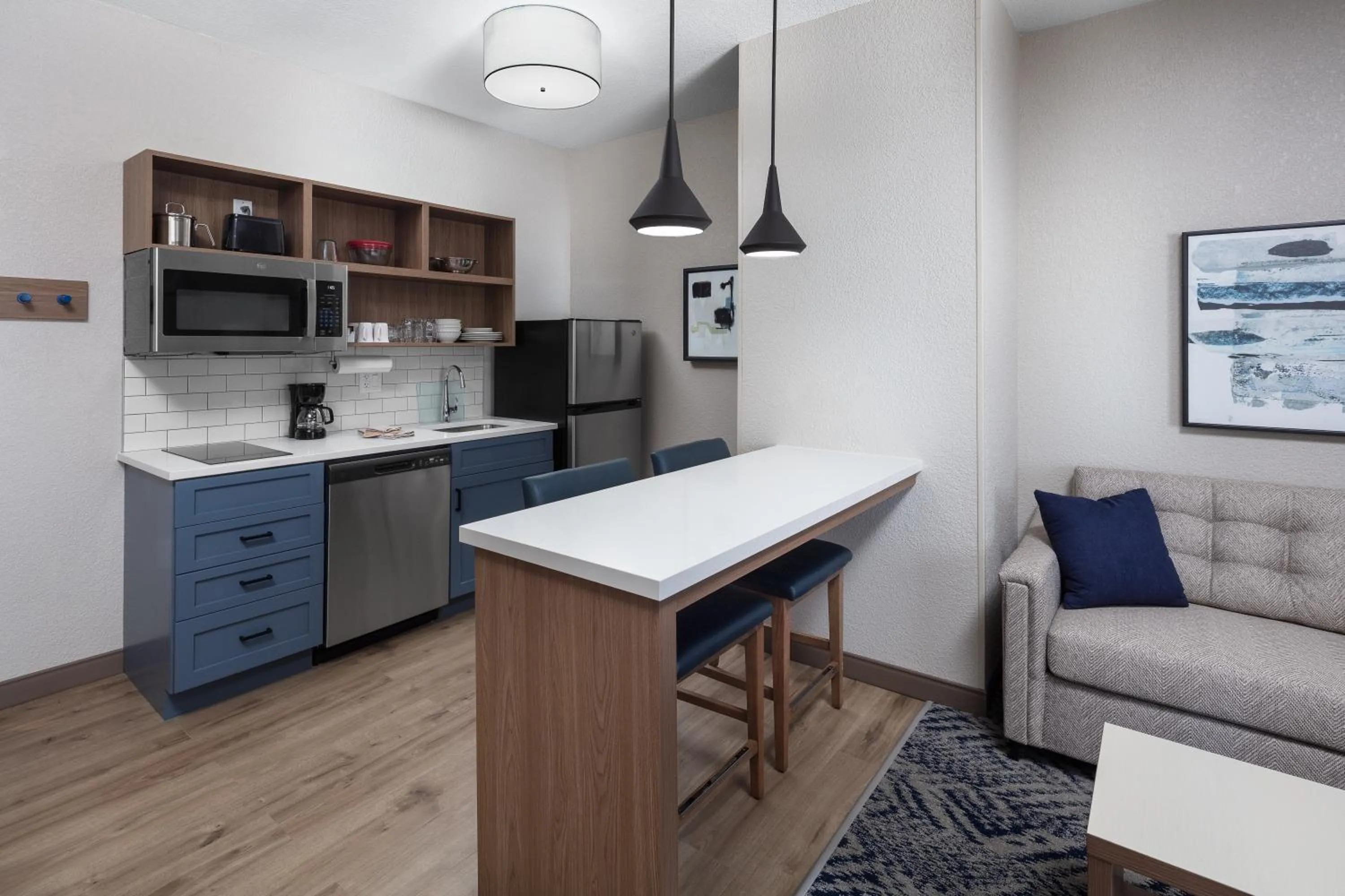 Kitchen or kitchenette in Candlewood Suites St. Robert by IHG