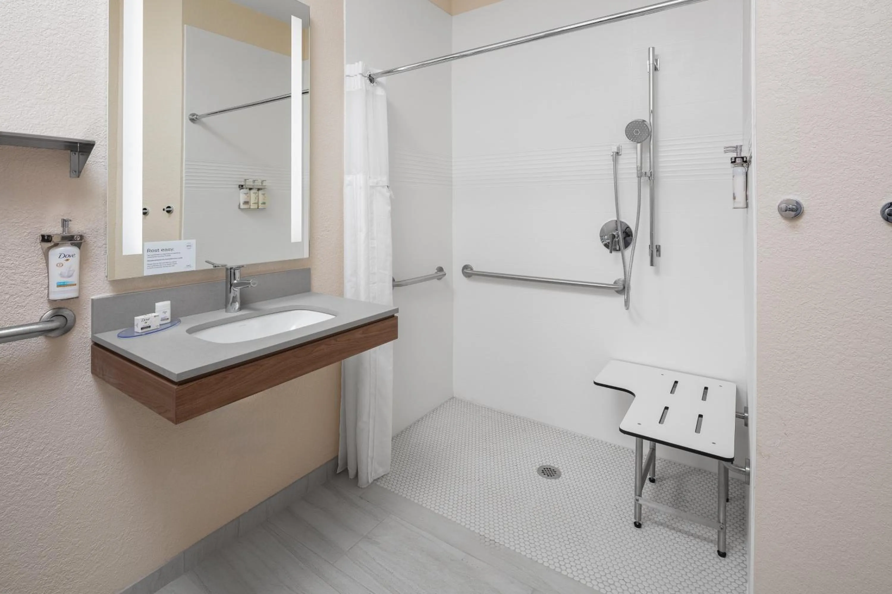 Bathroom in Candlewood Suites St. Robert by IHG