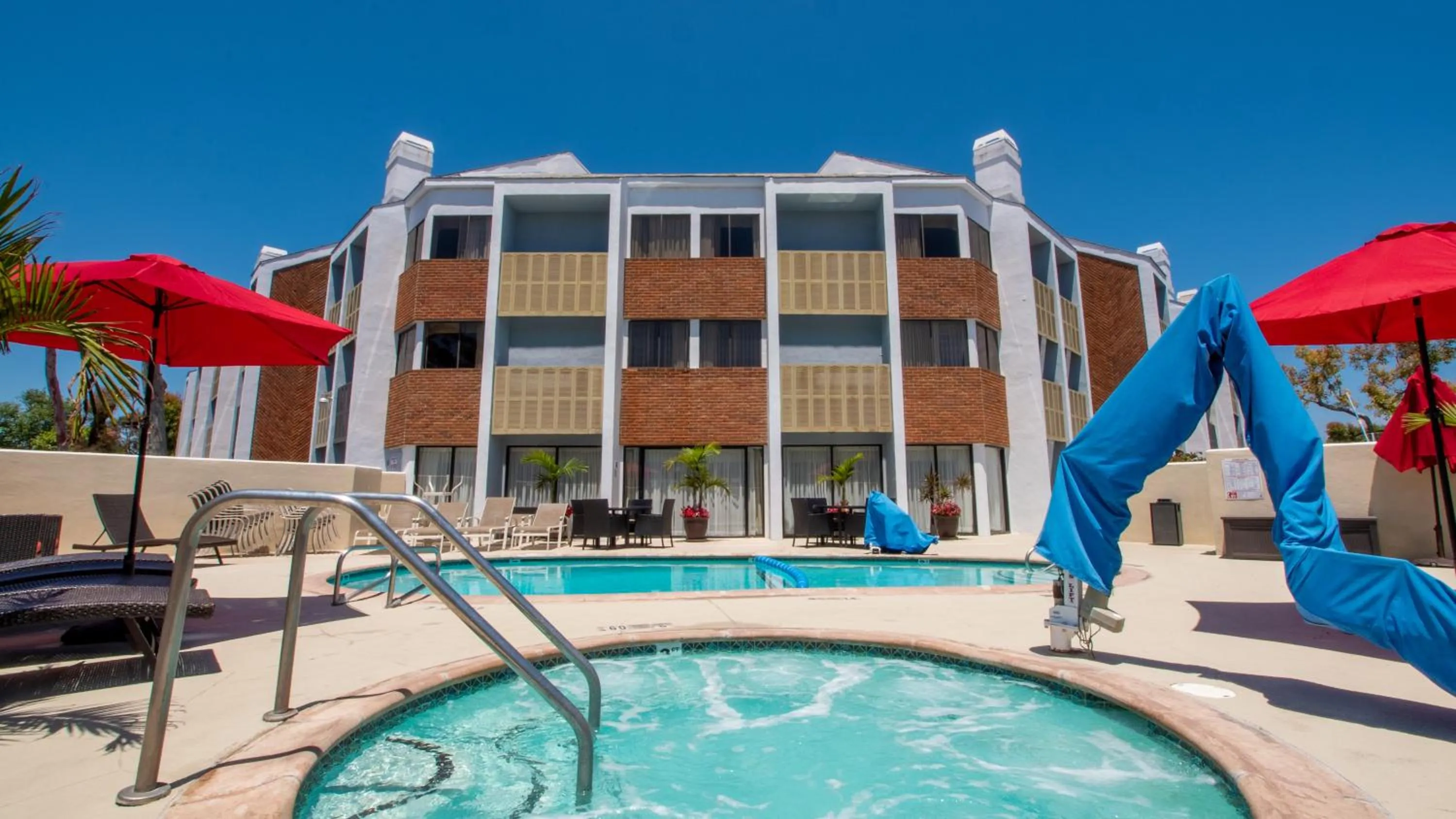 Hot Tub in Holiday Inn Express Port Hueneme by IHG