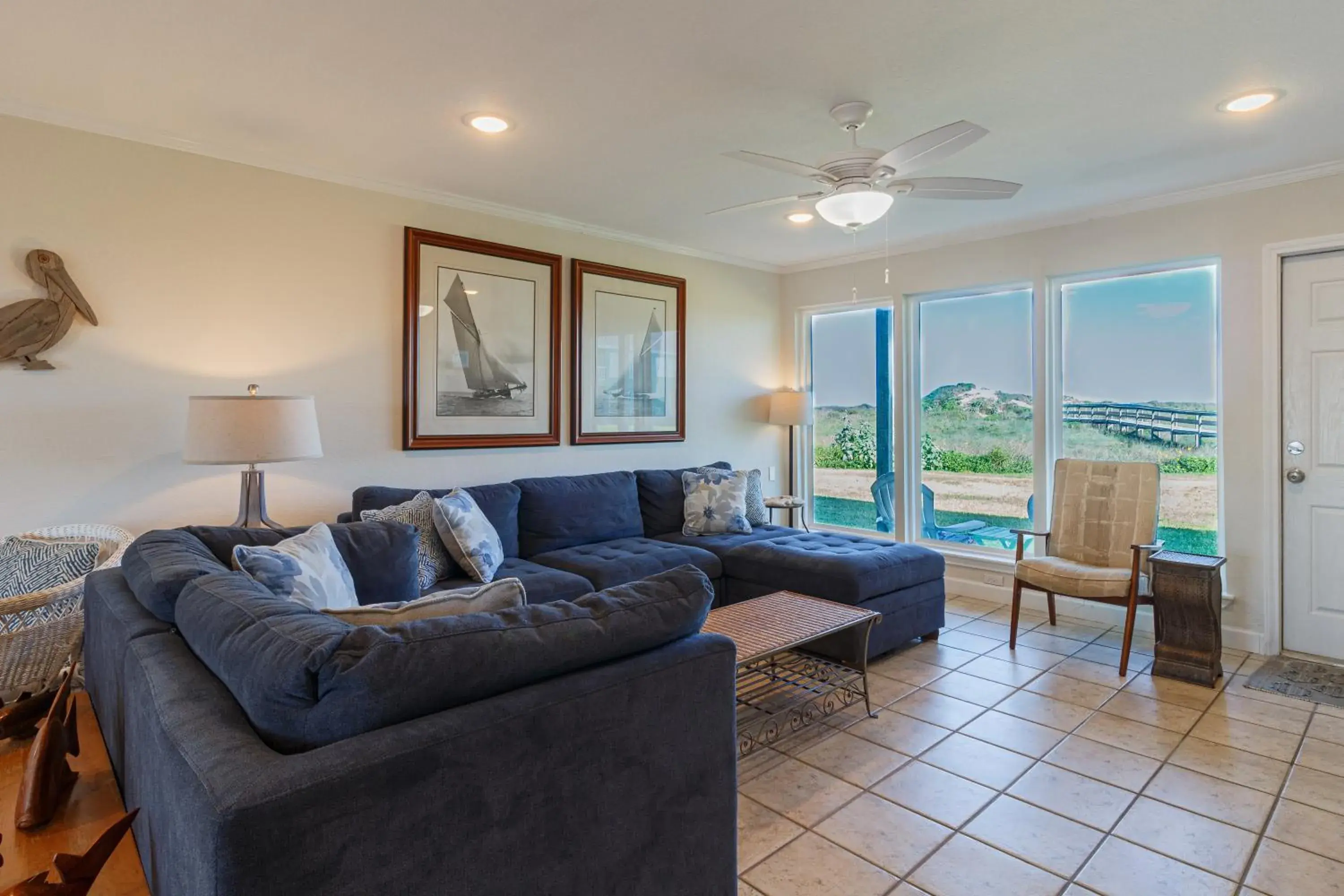 Three-Bedroom Apartment in Executive Keys Condominiums on the Beach Three-Bedroom Apartment in Executive Keys Condominiums on the Beach