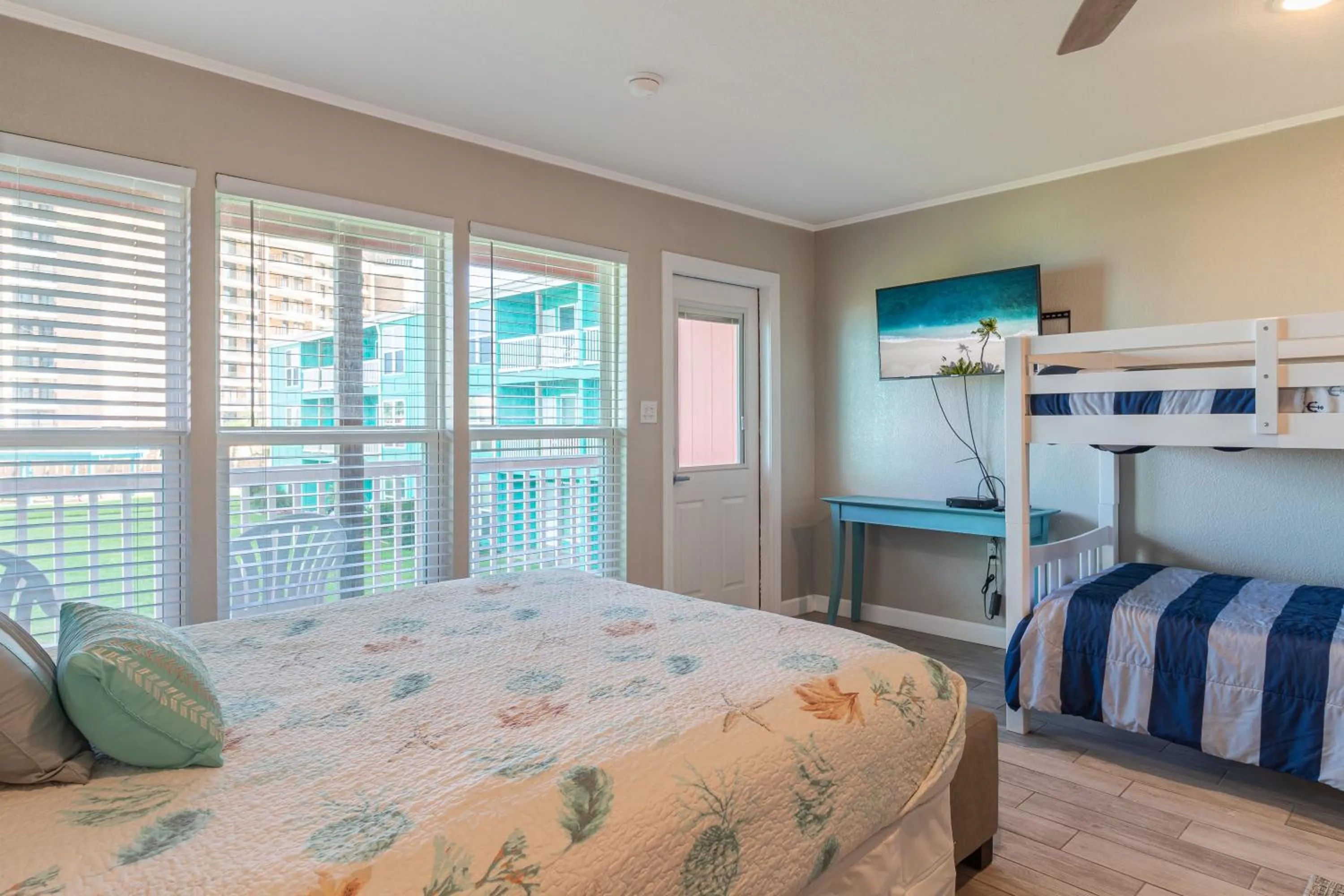 Bed in Executive Keys Condominiums on the Beach