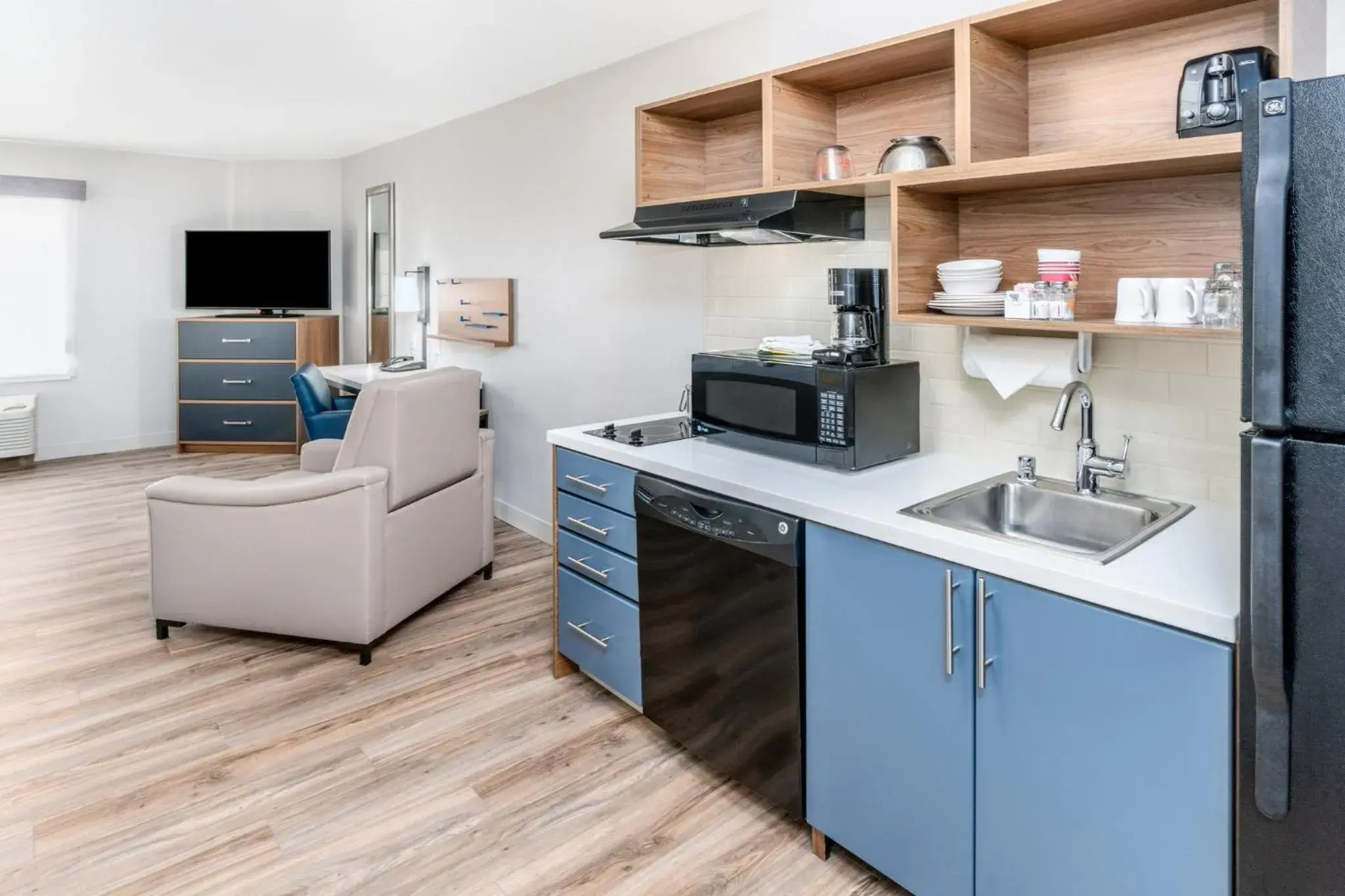 Deluxe Queen Studio with Roll in Shower - Disability Access in Candlewood Suites Denver Northeast - Brighton, an IHG Hotel Deluxe Queen Studio with Roll in Shower - Disability Access in Candlewood Suites Denver Northeast - Brighton, an IHG Hotel