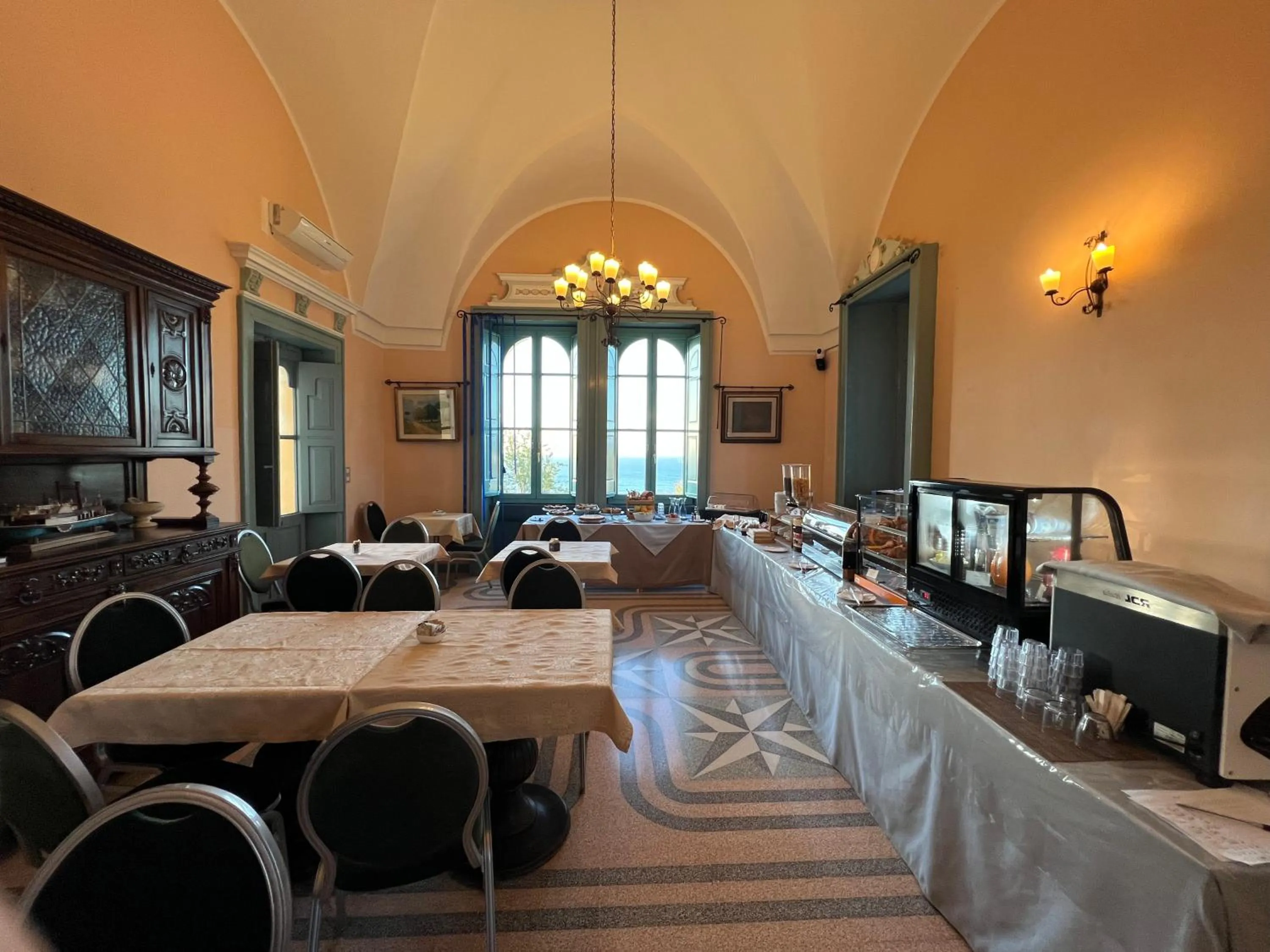 Buffet breakfast in Villa Cesarea Dimora di Charme