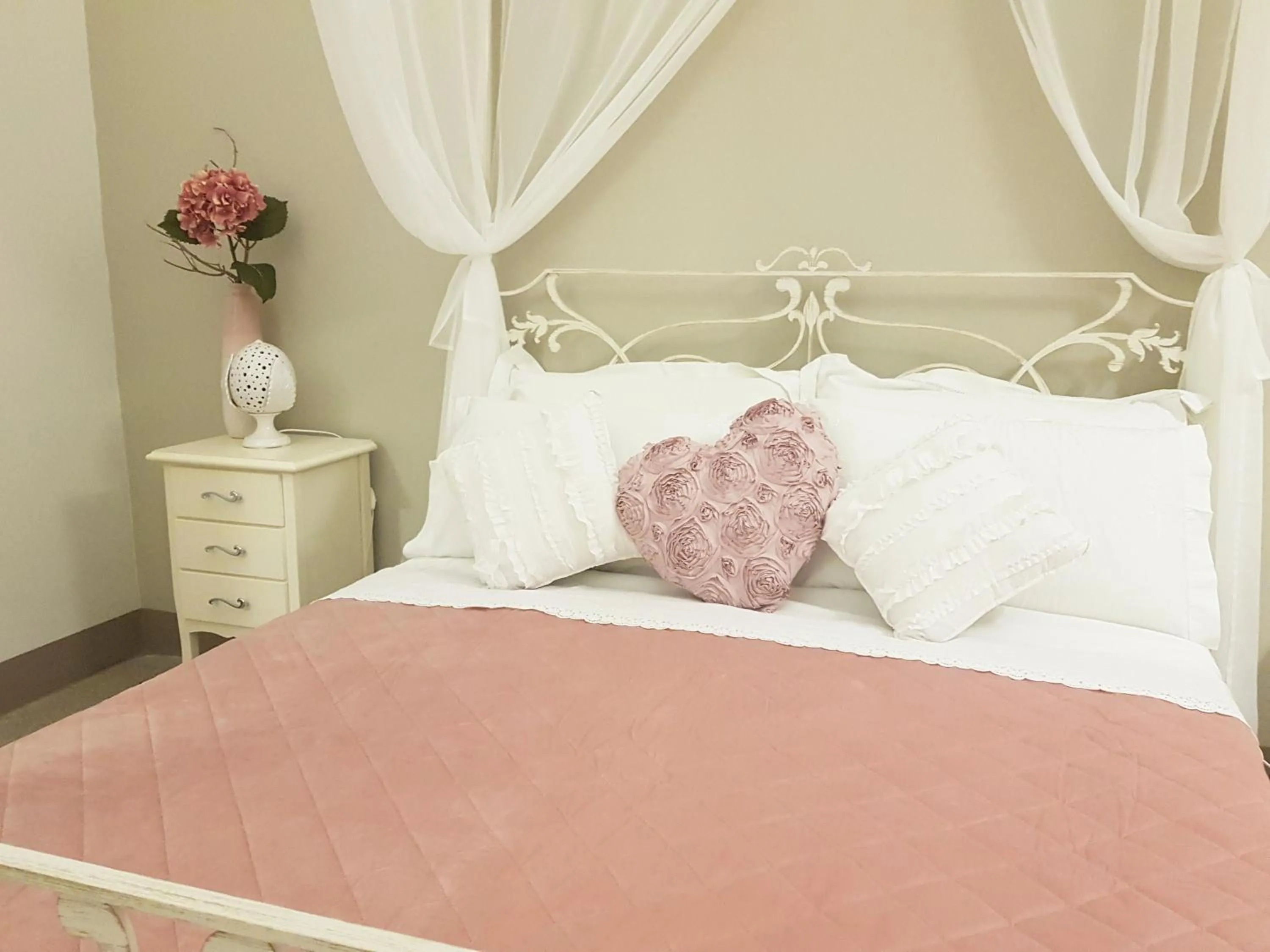 Bedroom, Bed in Villa Cesarea Dimora di Charme