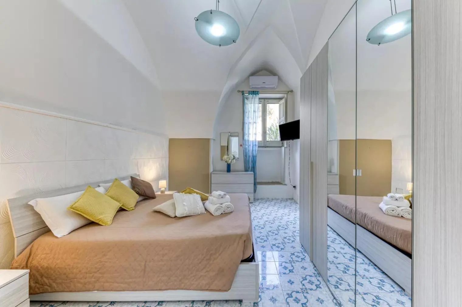 Bed in Villa Cesarea Dimora di Charme