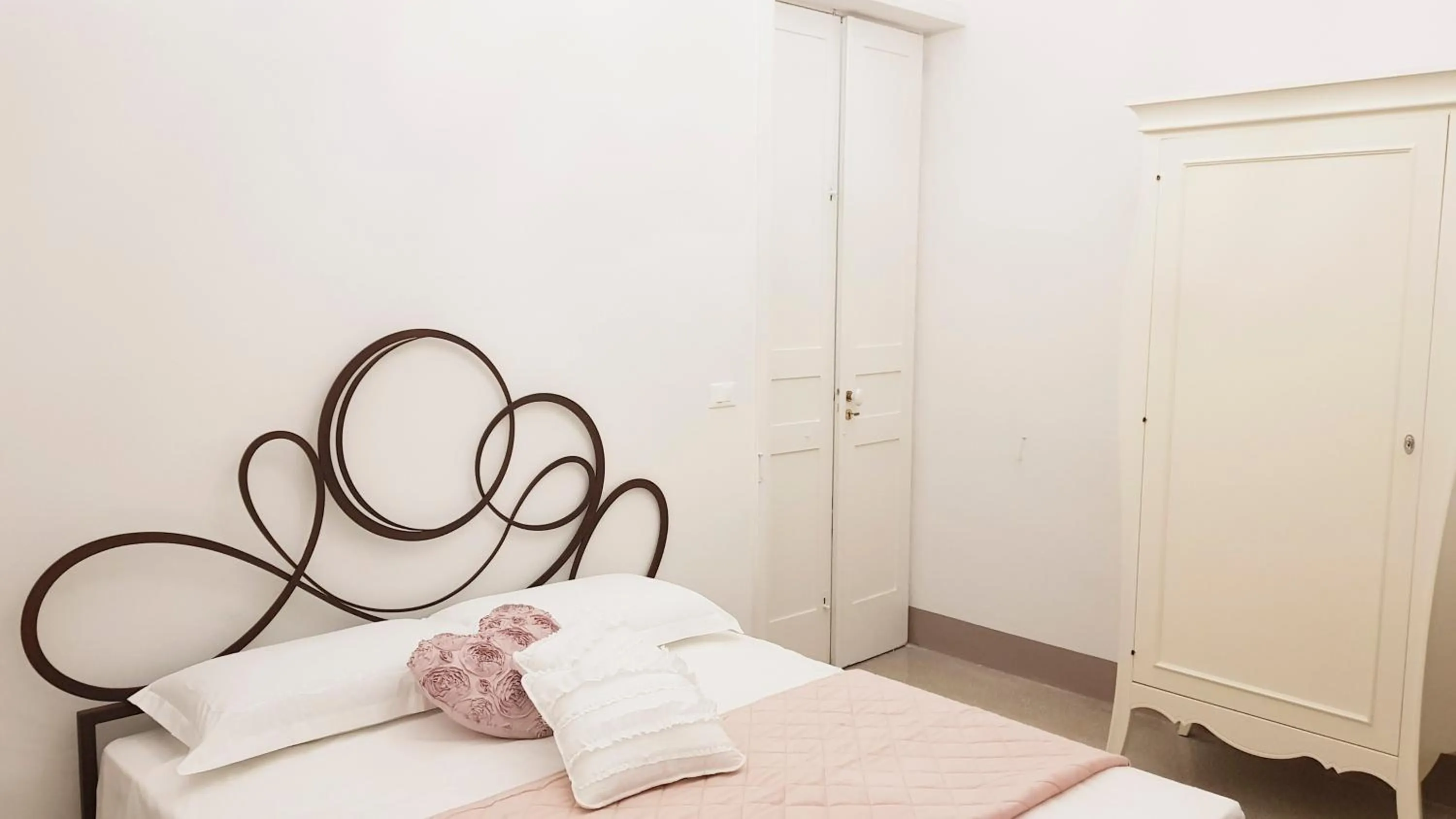 Photo of the whole room, Bed in Villa Cesarea Dimora di Charme