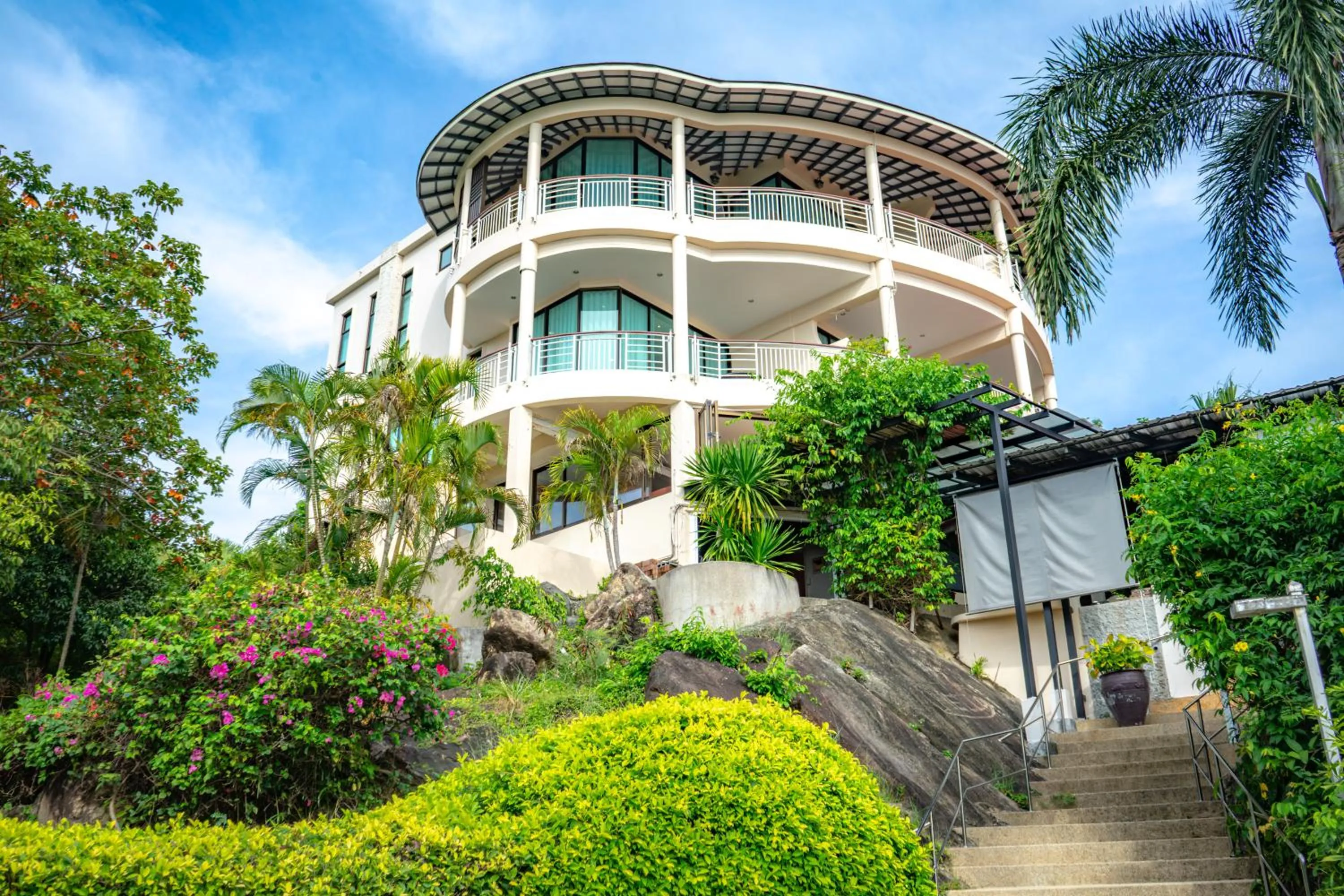 Property building in Sunset Hill Boutique Resort Koh Phangan