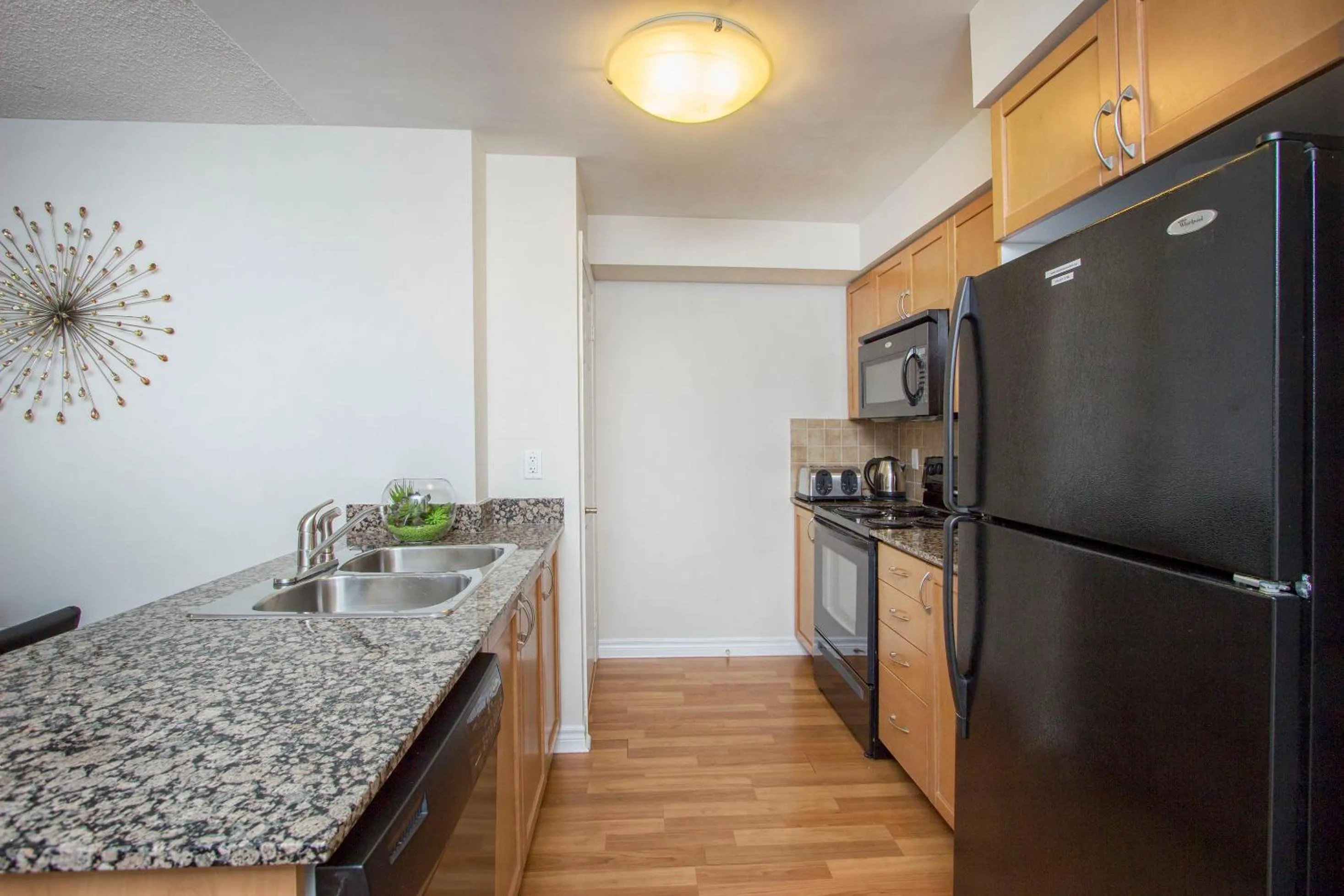 Kitchen or kitchenette in Platinum Suites Furnished Executive Suites