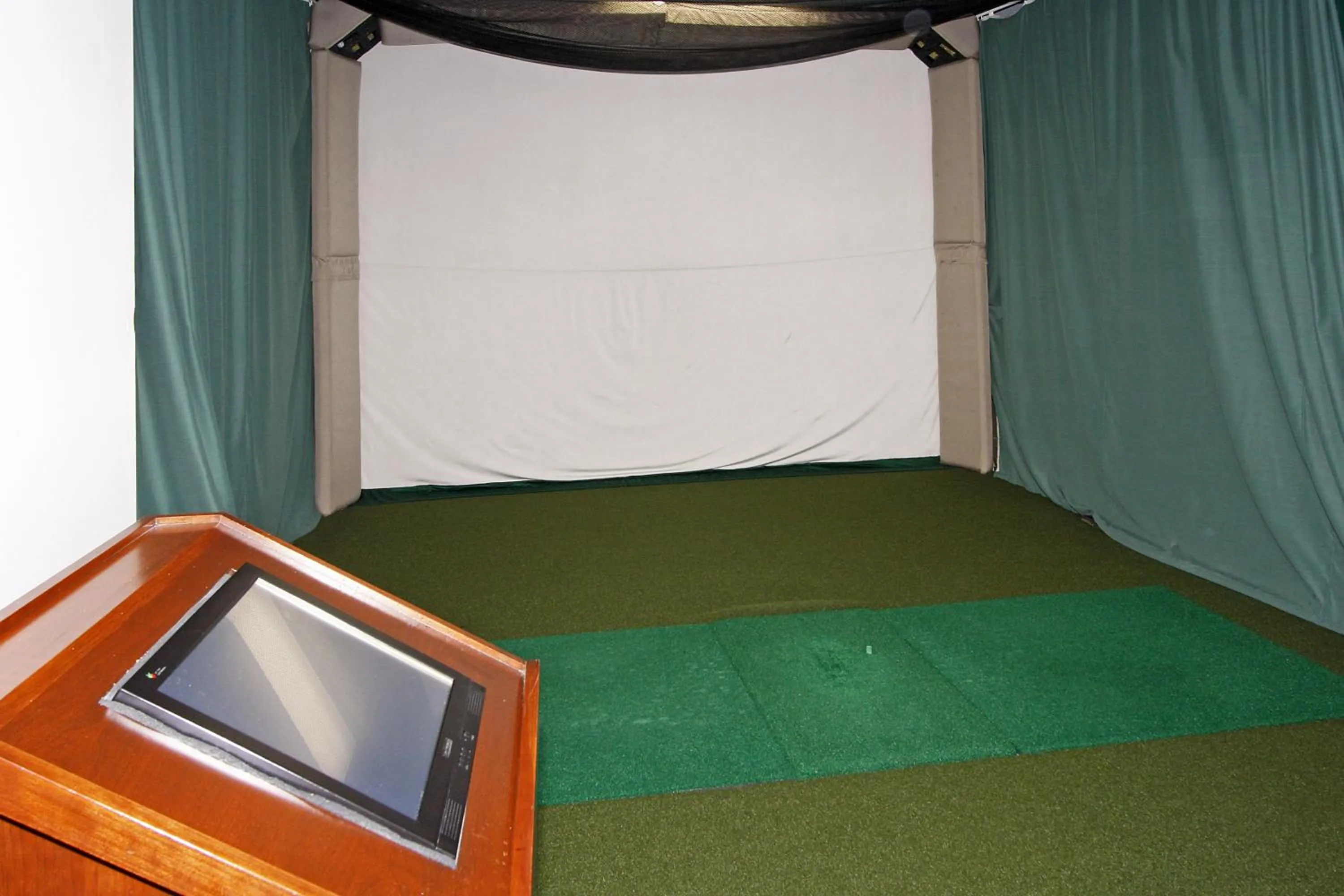 Golfcourse in Platinum Suites Furnished Executive Suites