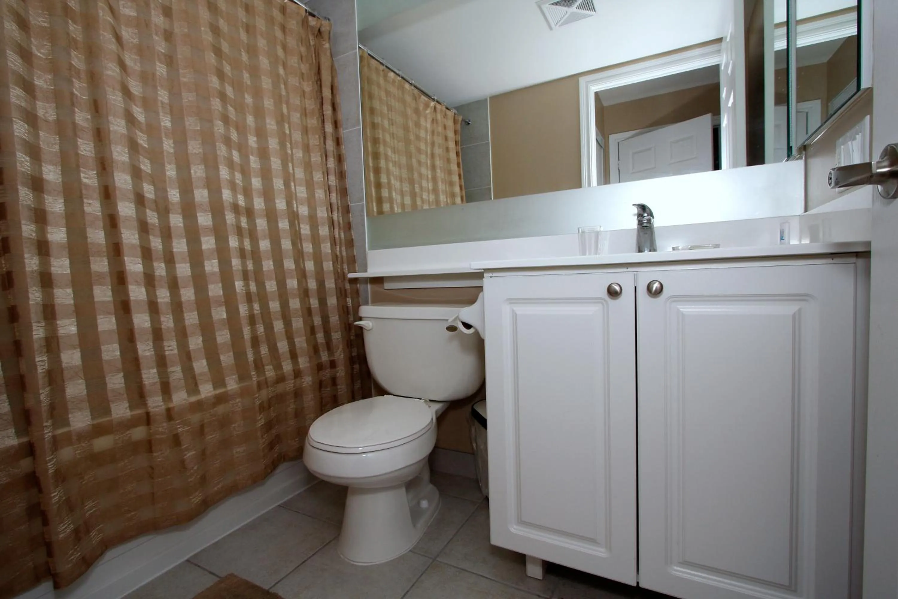 Bathroom in Platinum Suites Furnished Executive Suites
