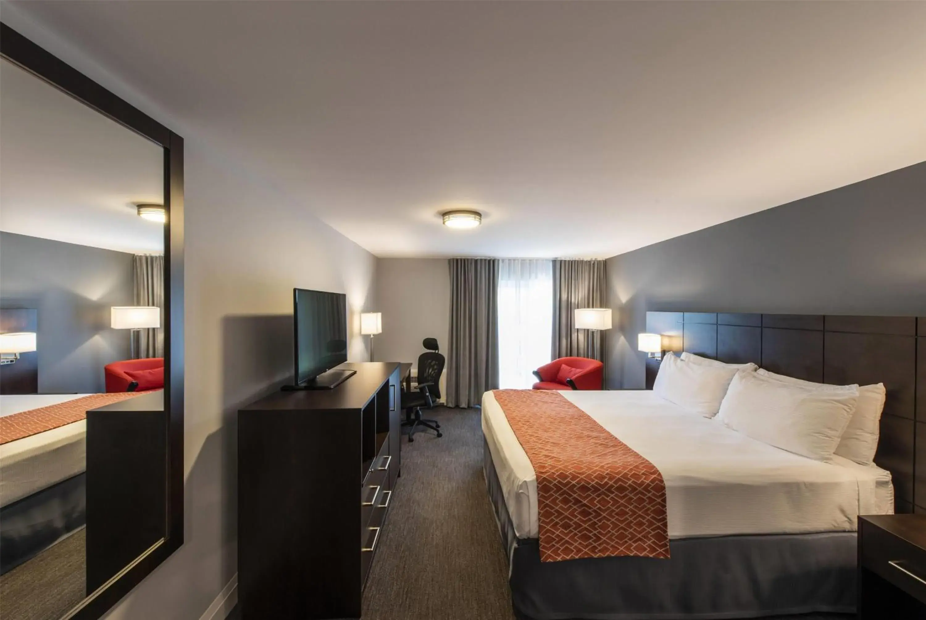 Photo of the whole room, Bed in Georgian Bay Hotel Trademark Collection by Wyndham Photo of the whole room, Bed in Georgian Bay Hotel Trademark Collection by Wyndham