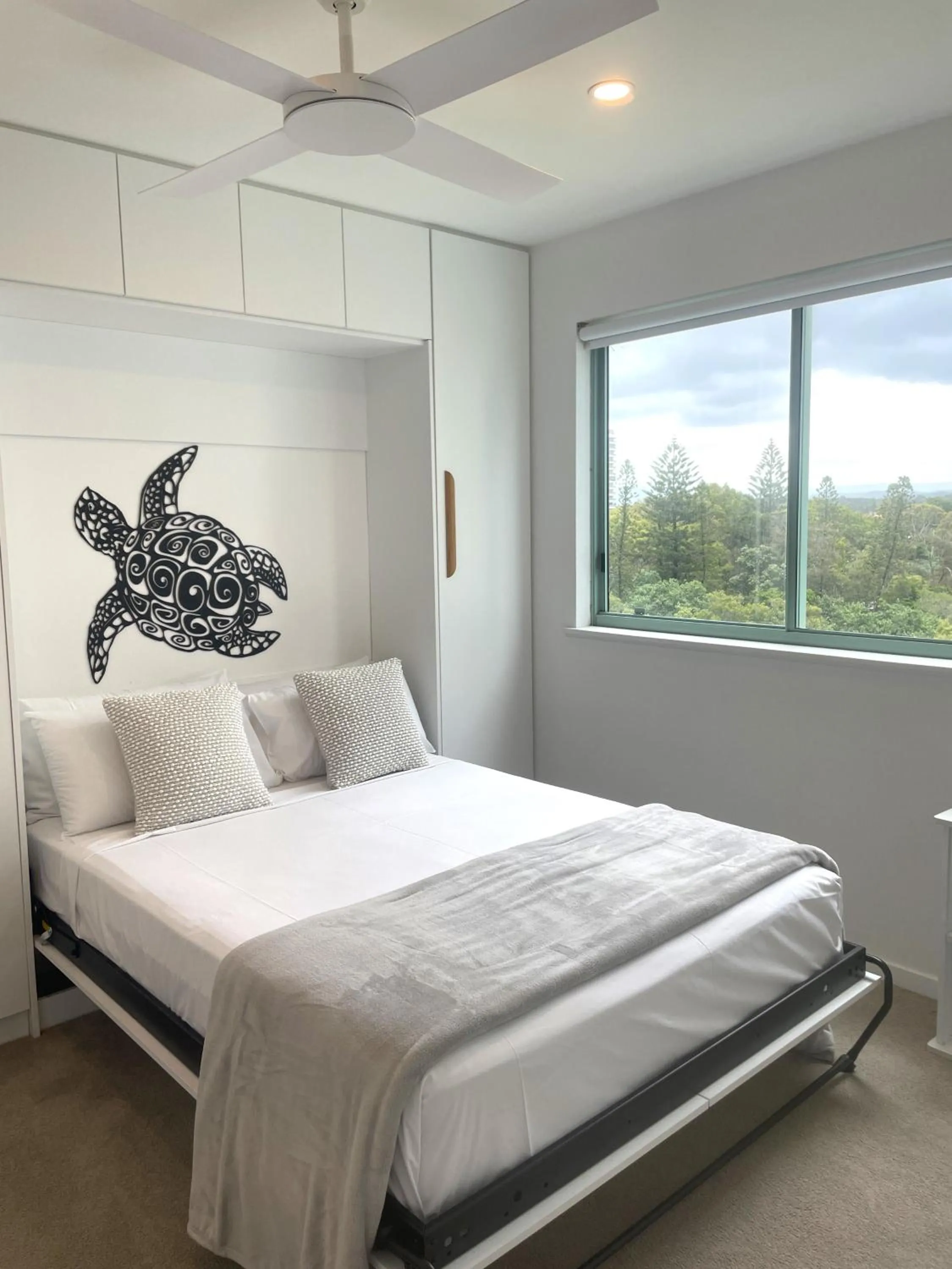 Bedroom, Bed in The Waterford on Main Beach