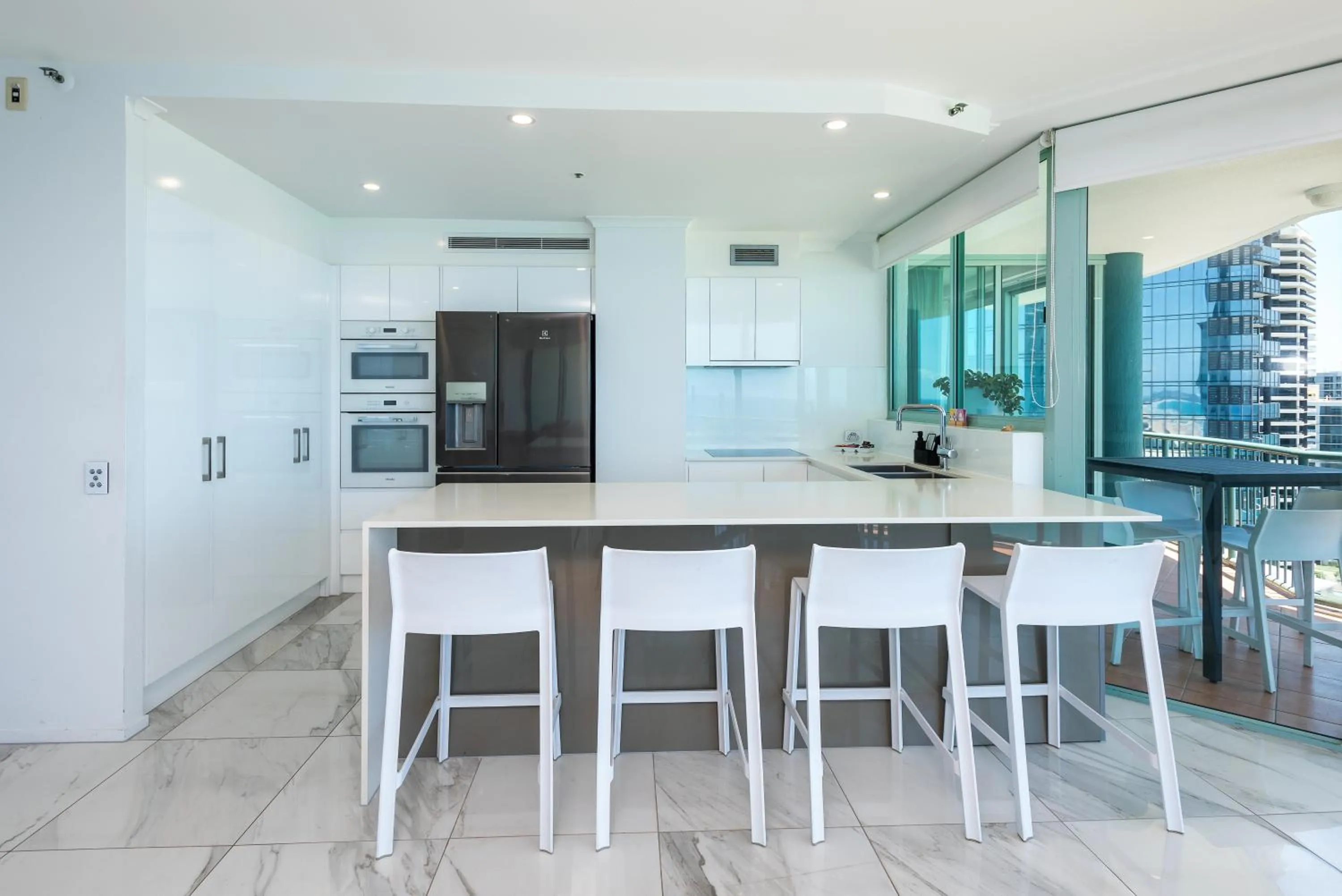 kitchen in The Waterford on Main Beach